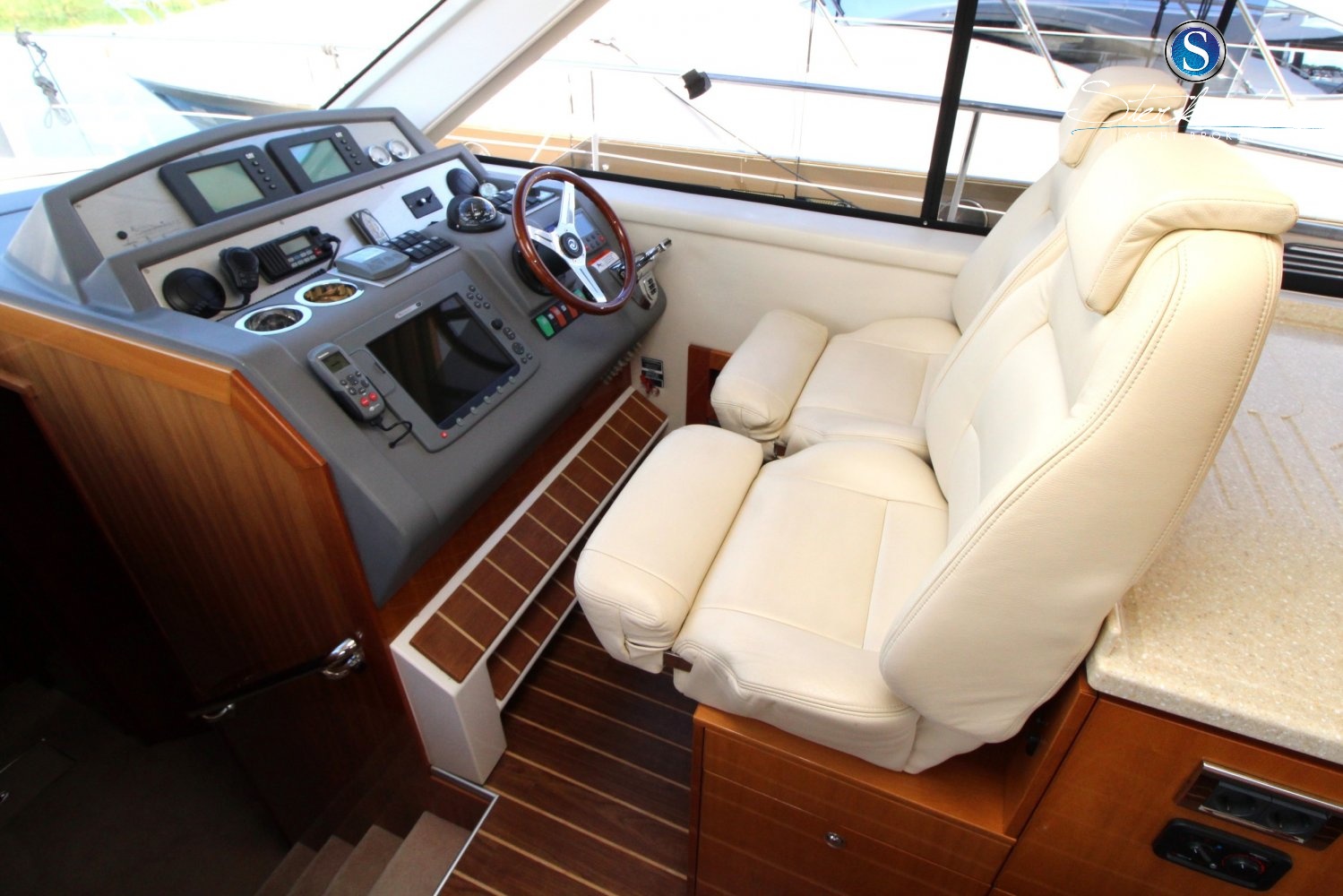 Rivièra 4700 Sport Yacht