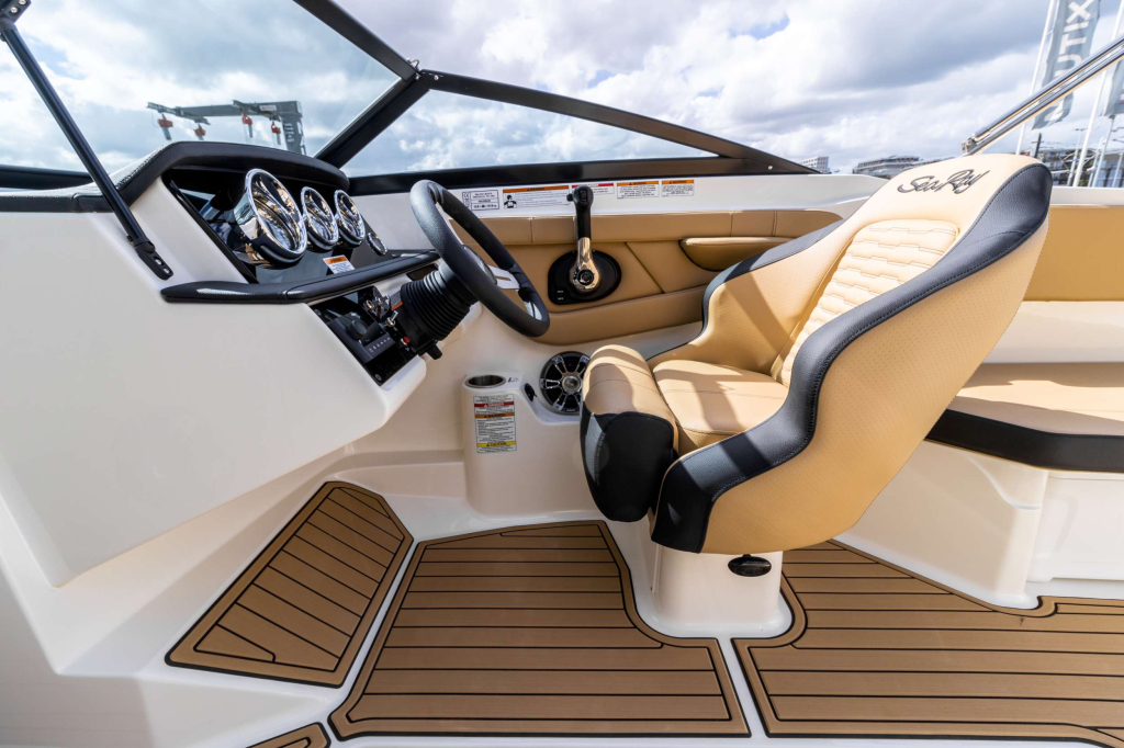 Sea Ray SPX 210