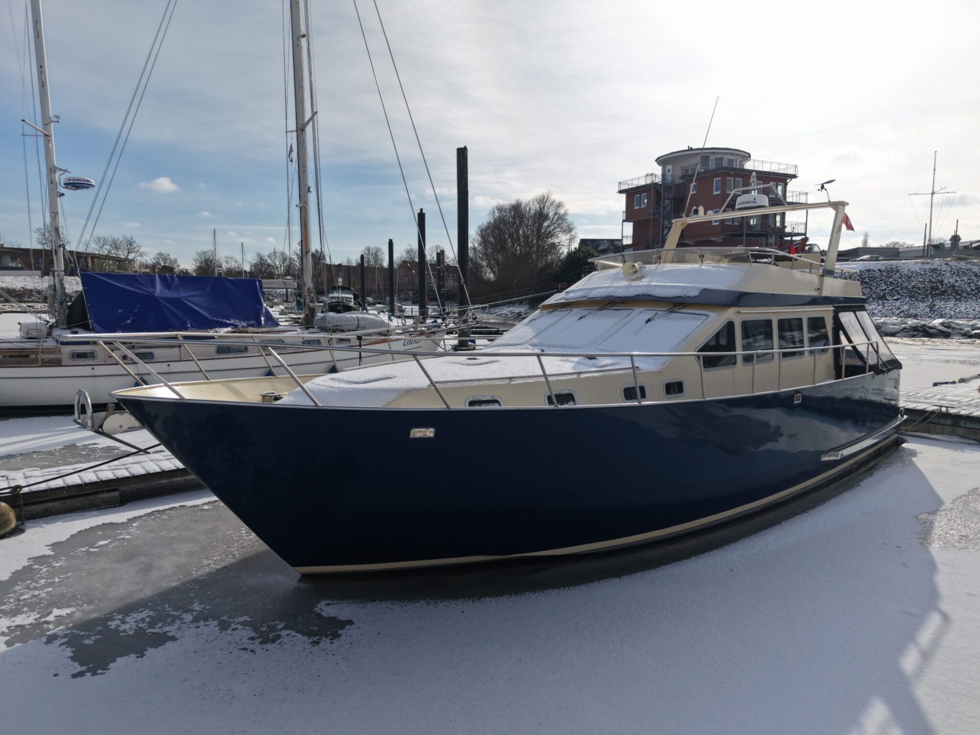 Bruce Roberts Euro 12.00 Flybridge