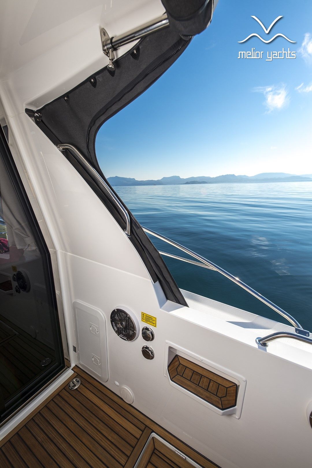 Saga 385 - Edition Walnut Interior