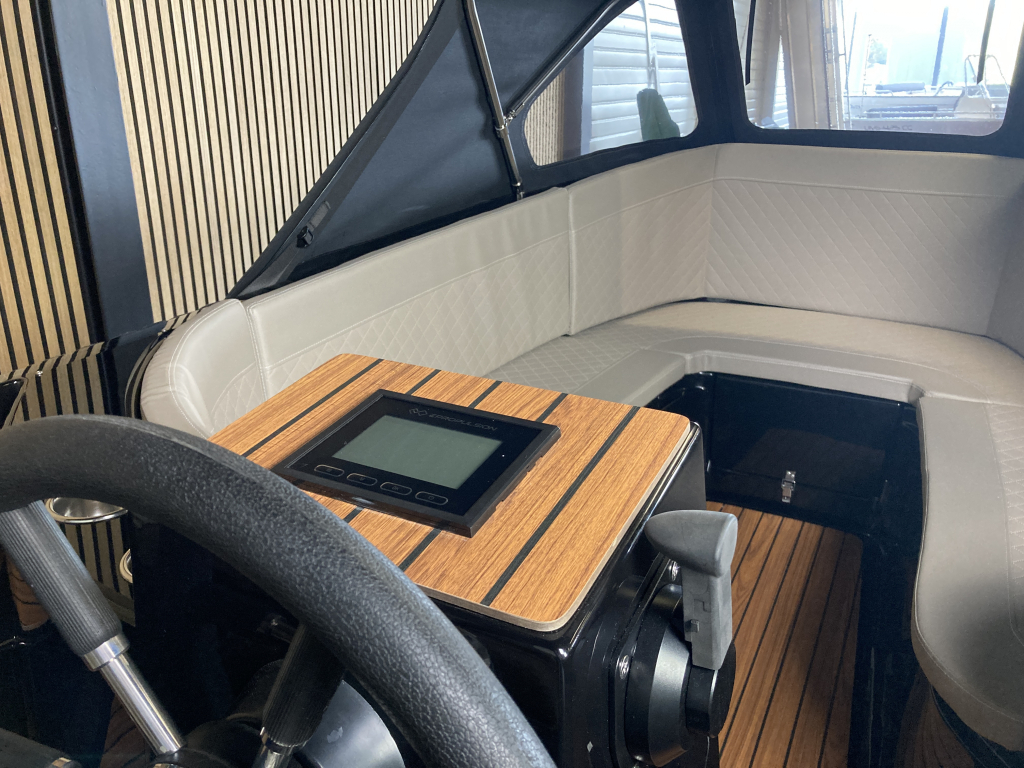 Amigo 485 S Black Edition + Navy 3.0 fluistersloep