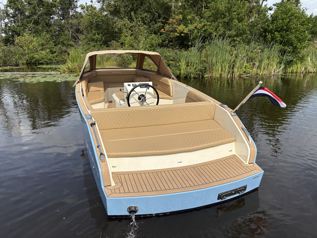 Atender 72 met 42pk - Direct Vaarklaar 