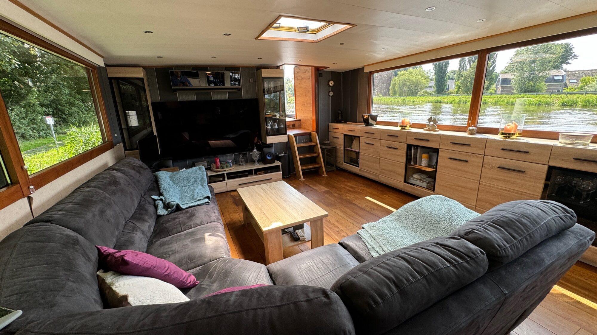 Luxe-Motor Luxe Motor 27.70 VS Varend Woonschip