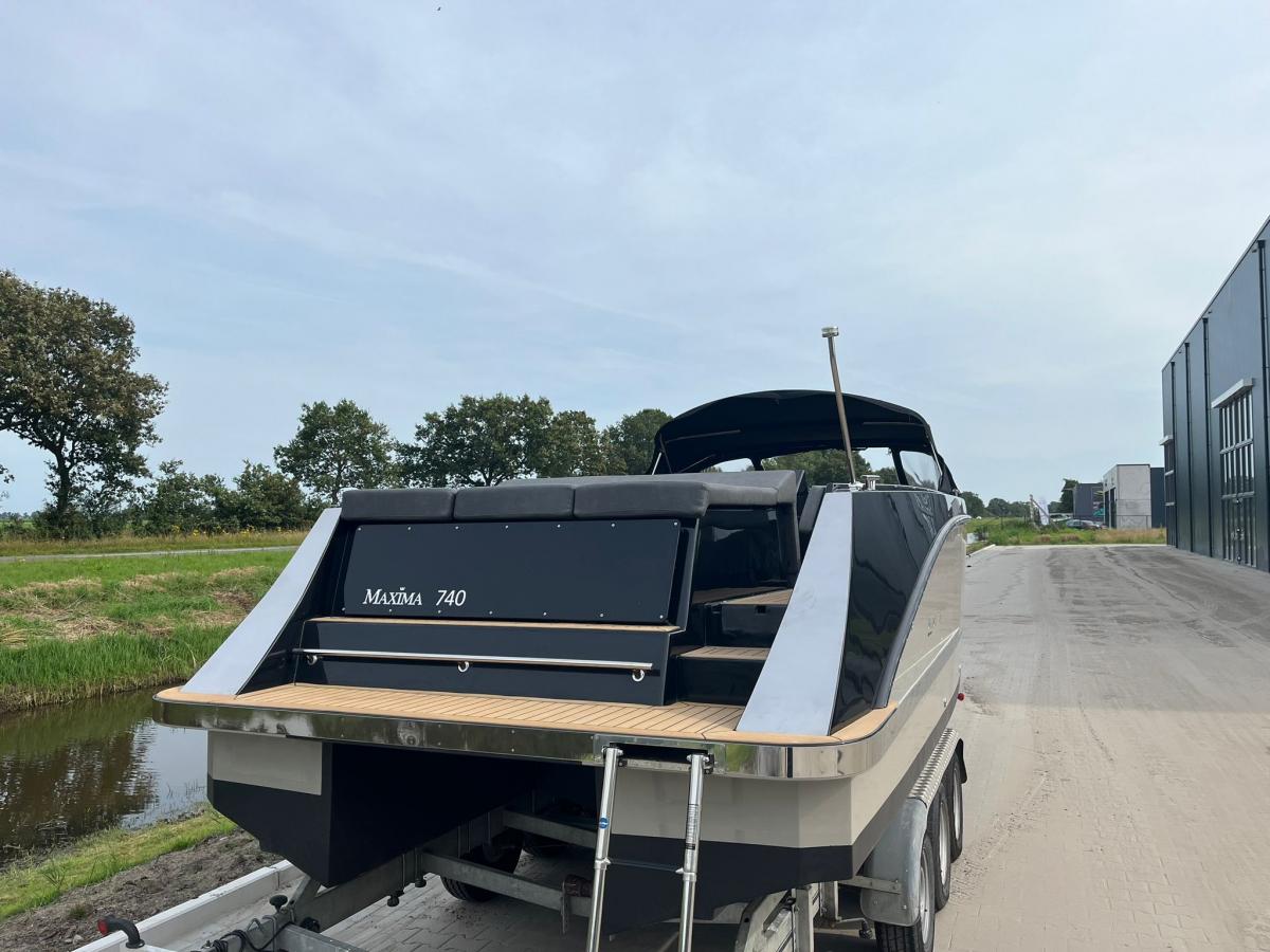 Maxima 740 Tender