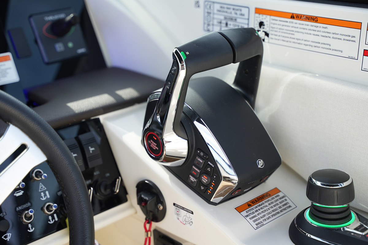 Sea Ray SDX 290 Outboard