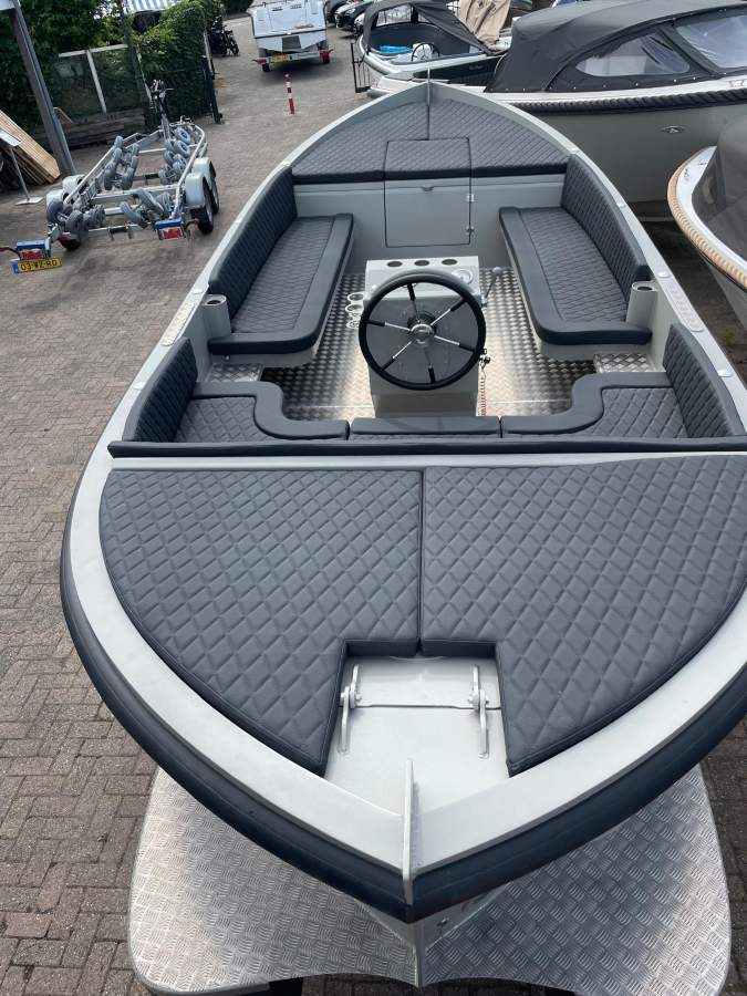Steelfish 670 vaarklaar 60pk Honda grijs Loosdrecht