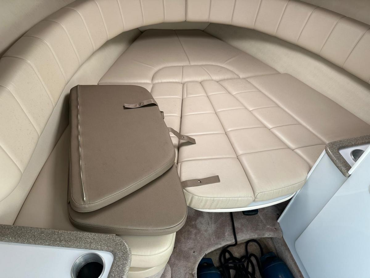 Formula F-280 SS Cuddy cabin