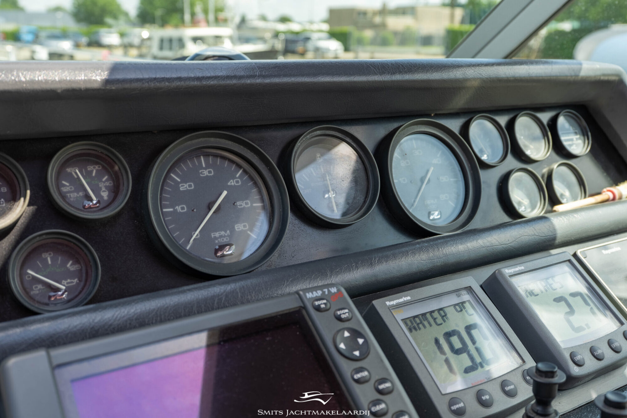 Sea Ray 370 Express Cruiser