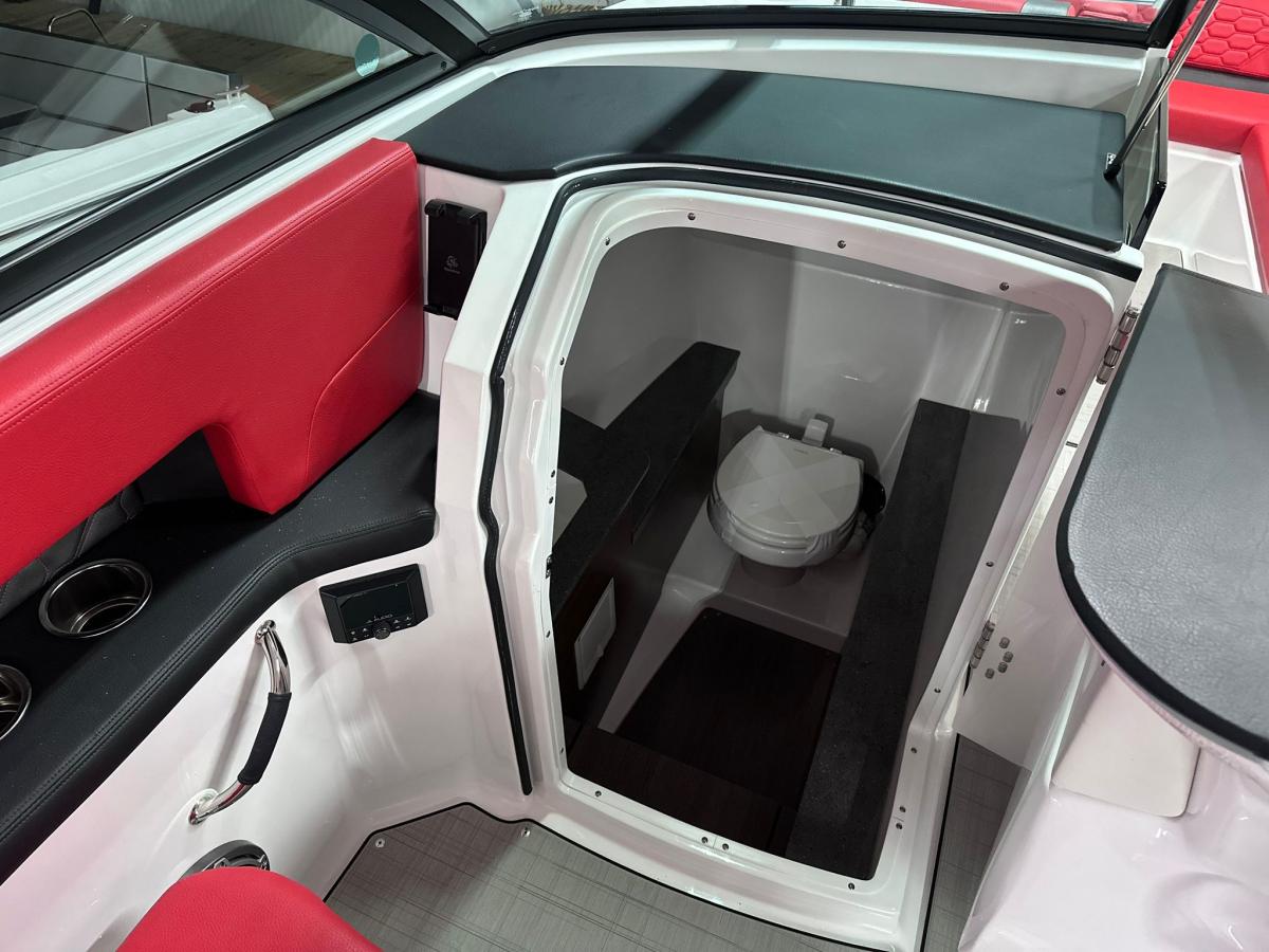 Four Winns H9 Bowrider