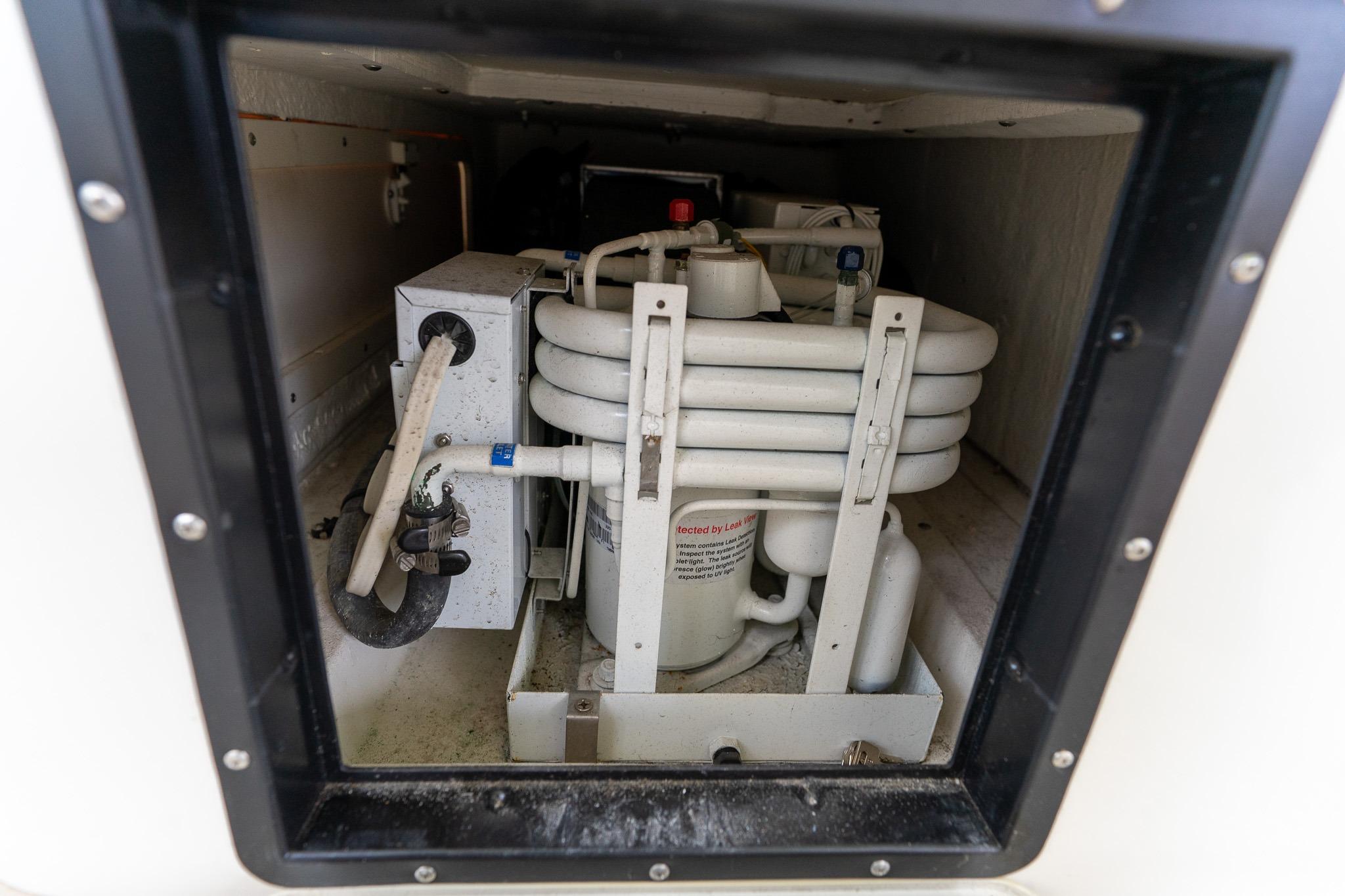 Cruisers Yachts 415 Express Motoryacht