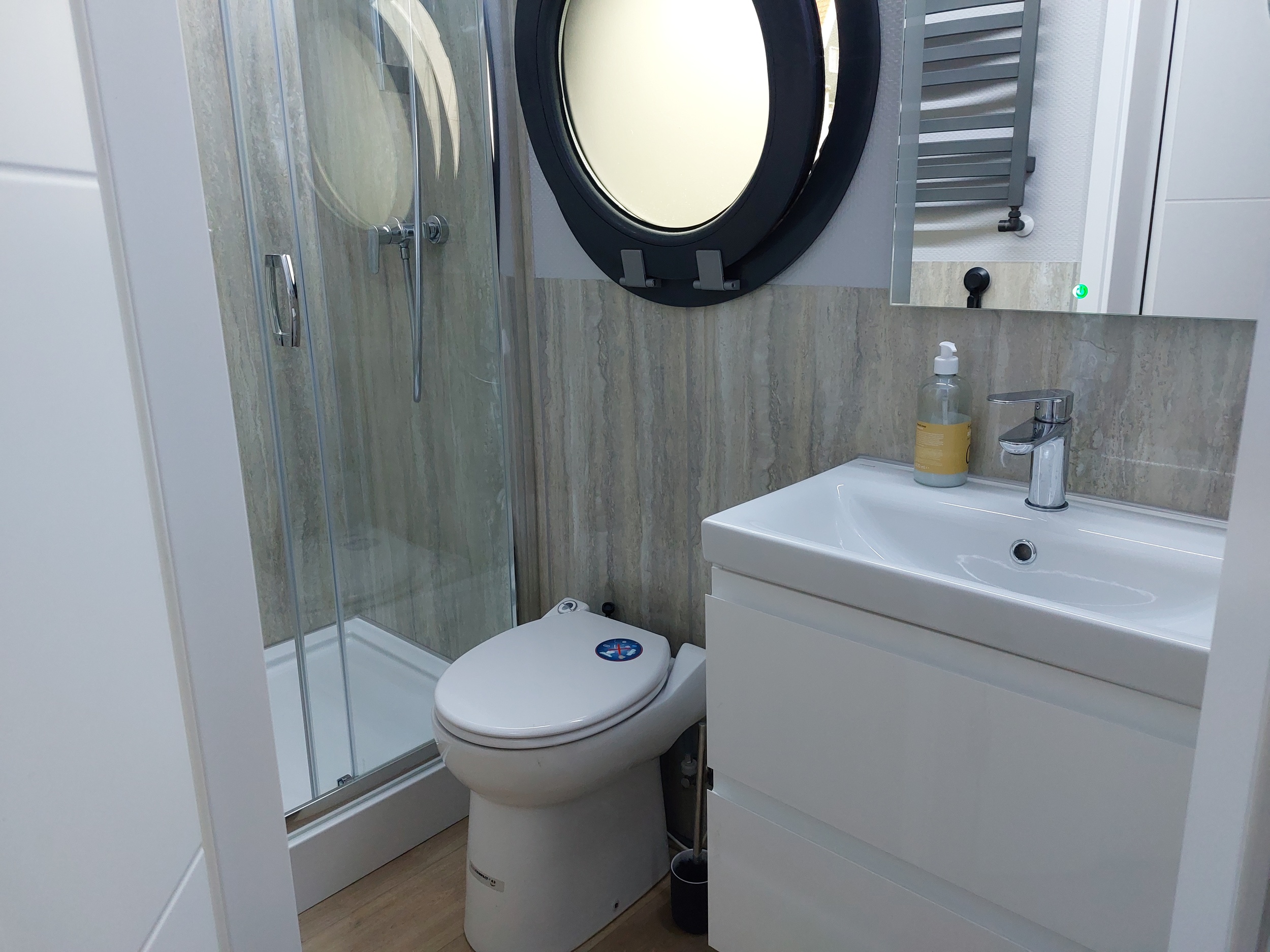 La Mare Houseboat Apartboat L Long