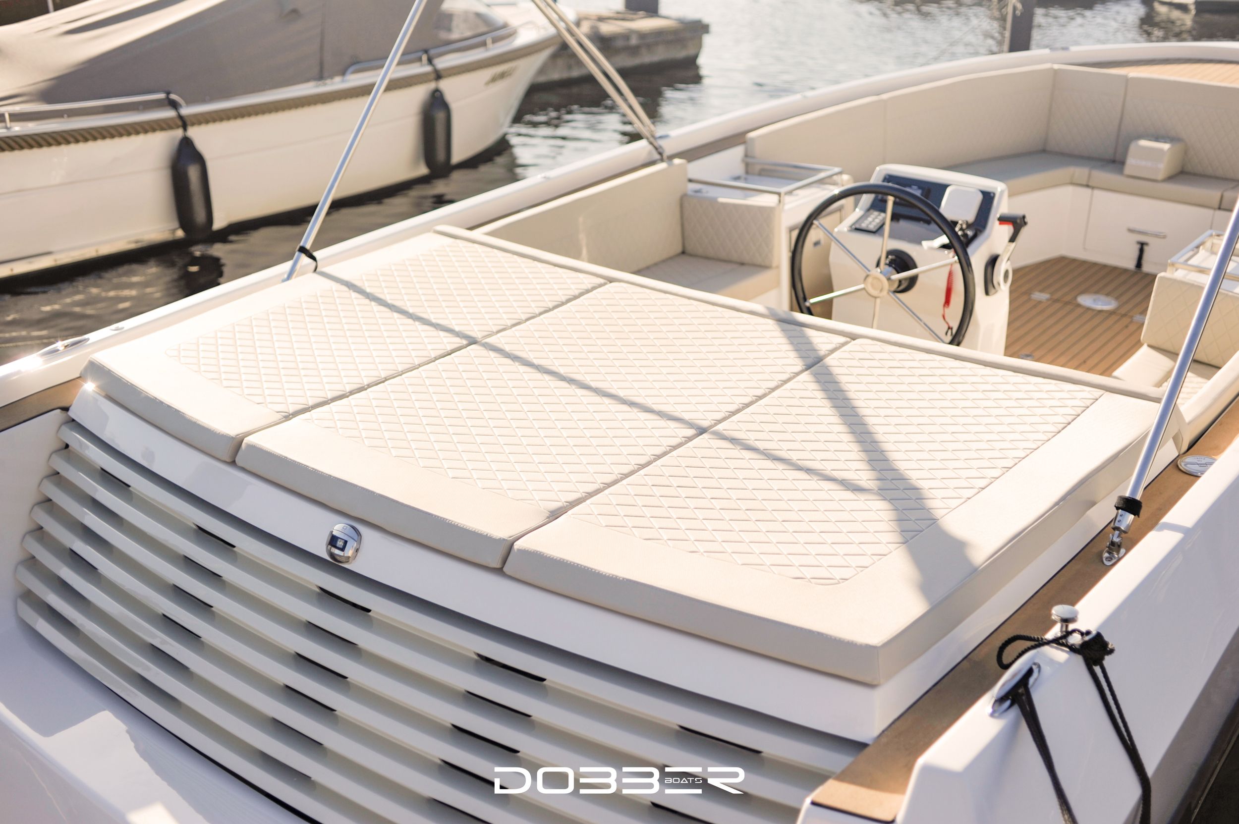 DOBBER 750 Tender