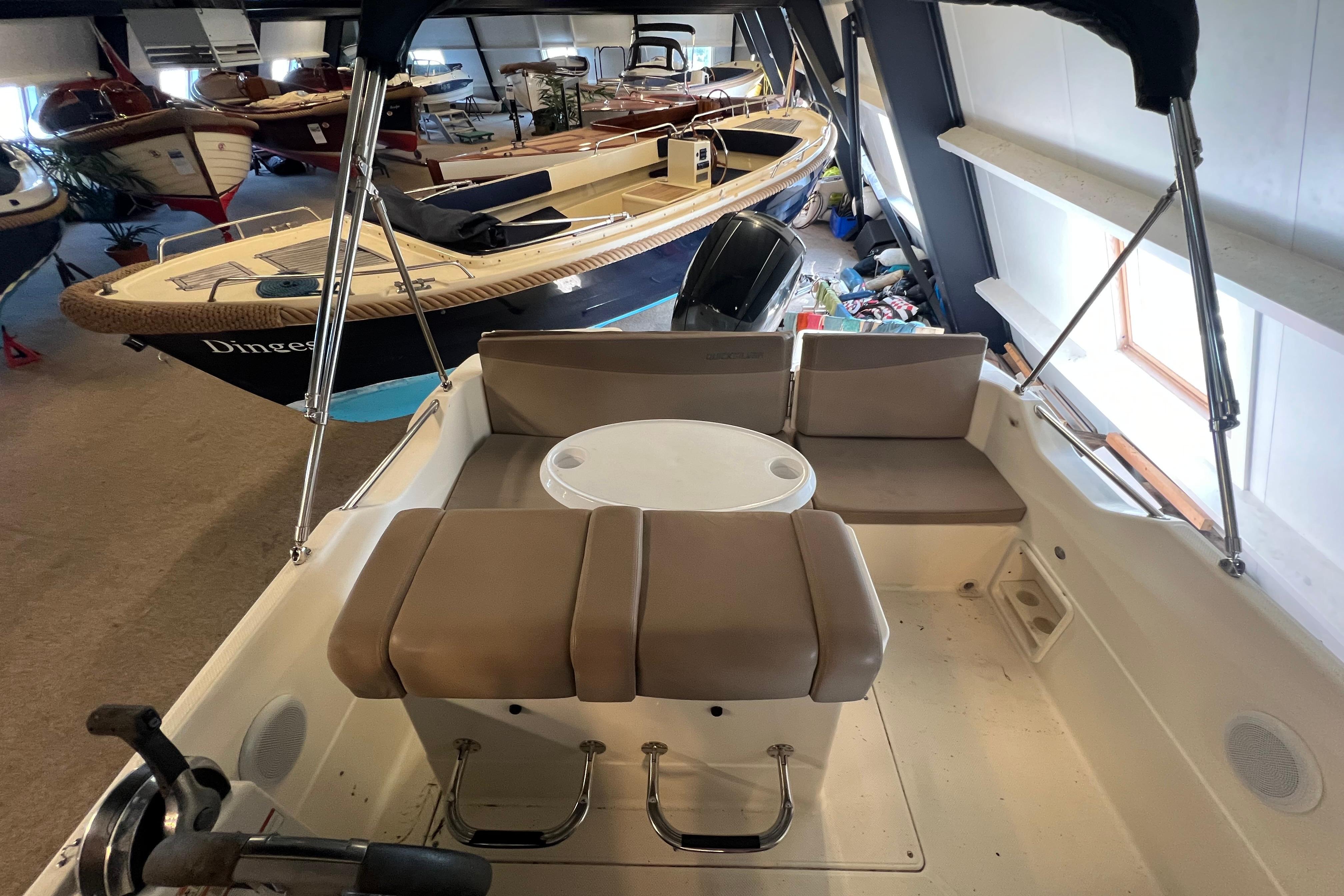 Quicksilver Activ 605 Sundeck