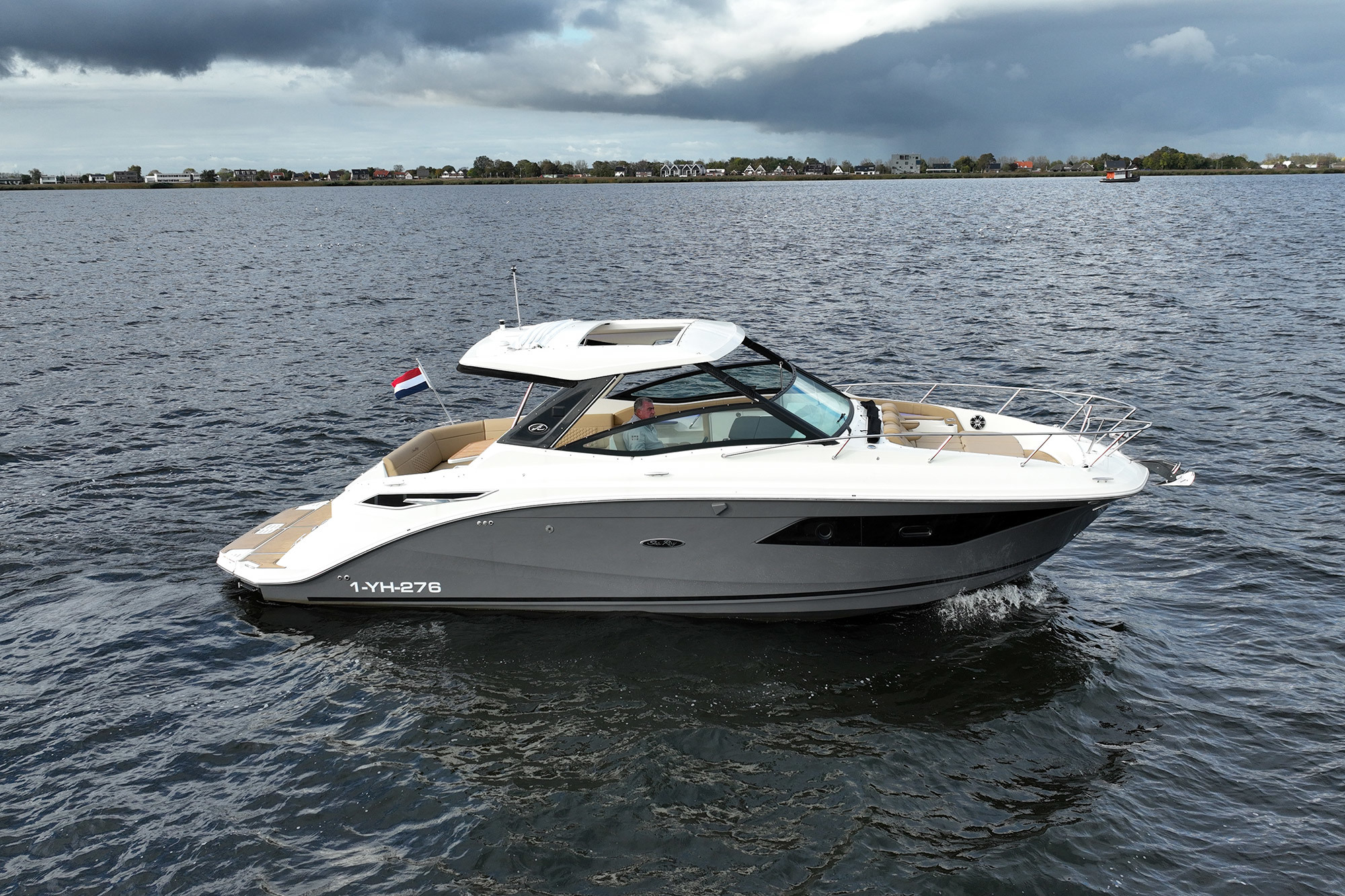 Sea Ray Sundancer 320