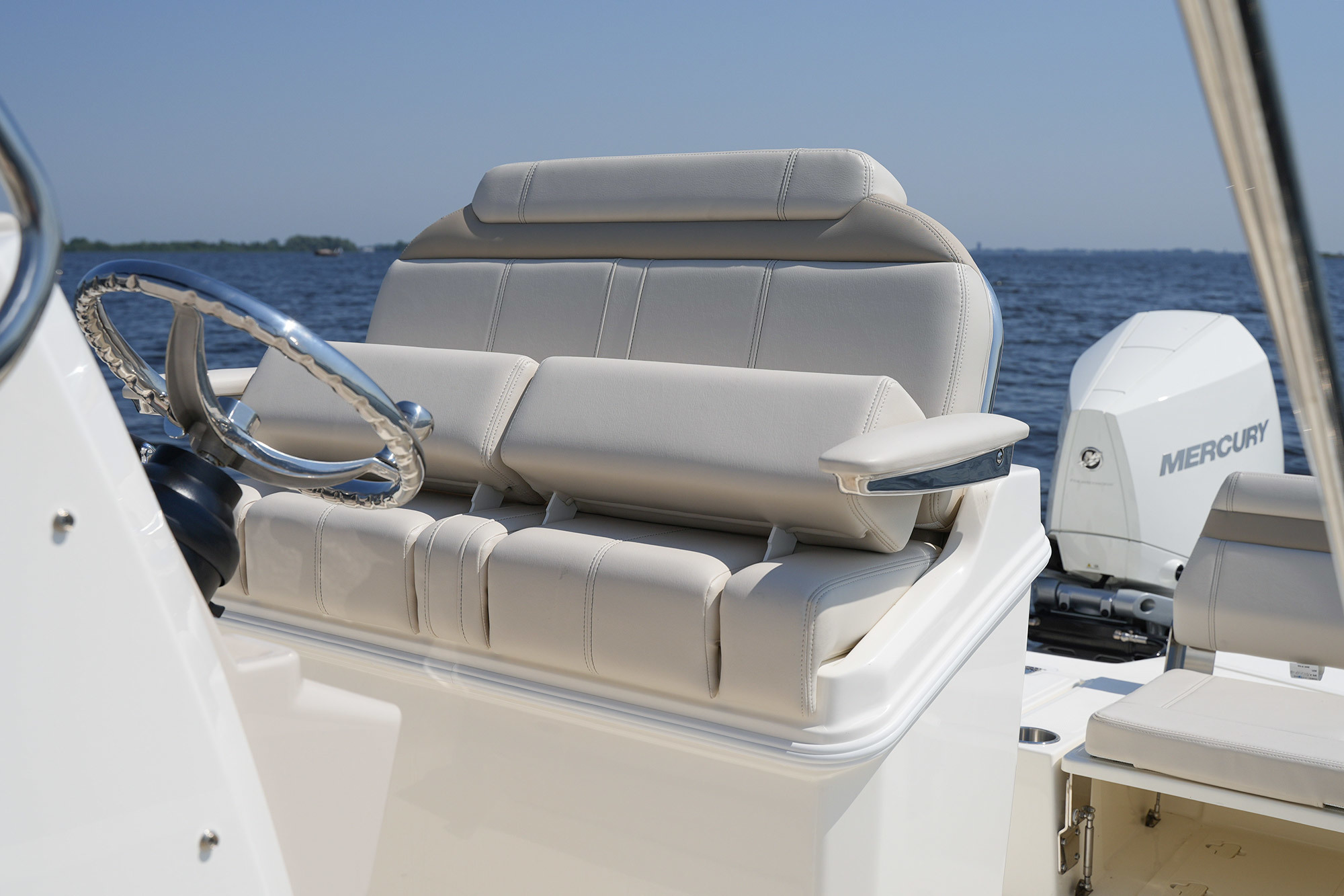 Boston Whaler 250 Dauntless