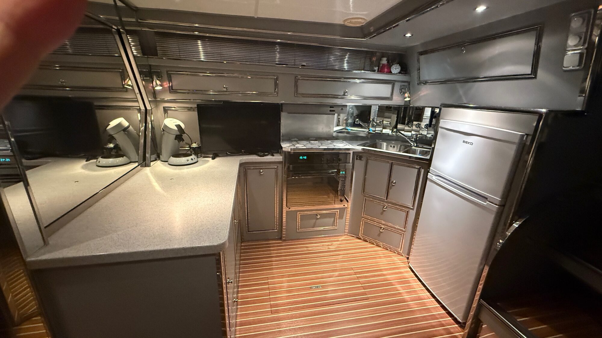 Sea Ray 400 Express Cruiser