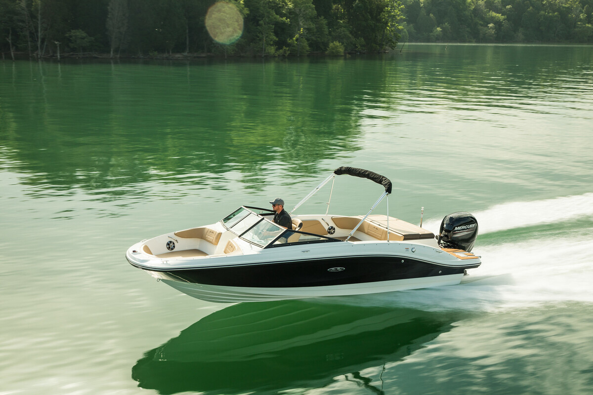 Sea Ray SPX 230 Outboard