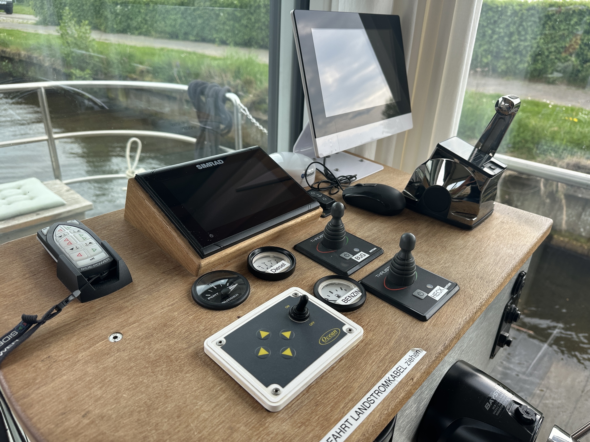 Lotus Houseboats 12 XT - Boven Besturing