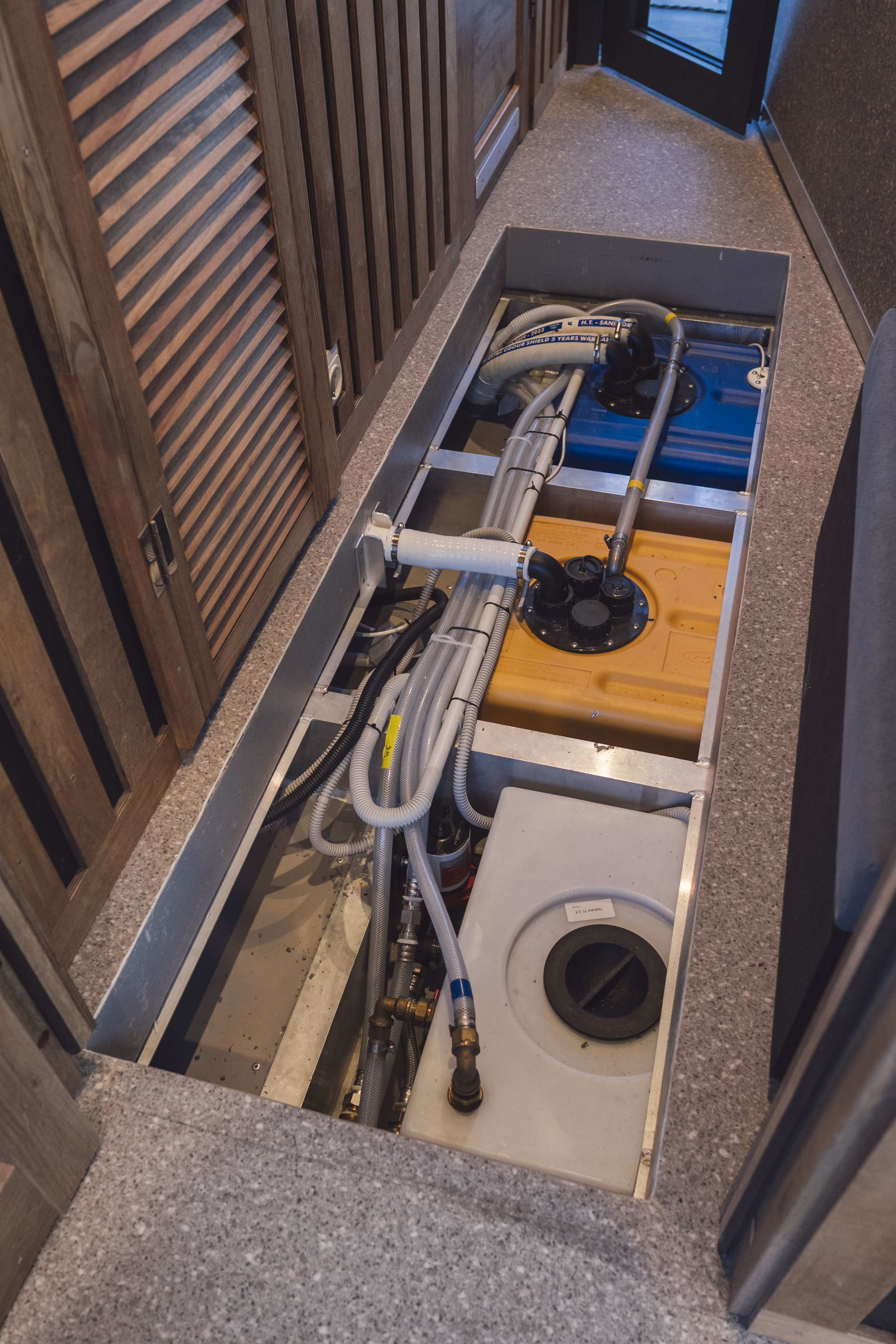 SHB Houseboat GTR 6.3