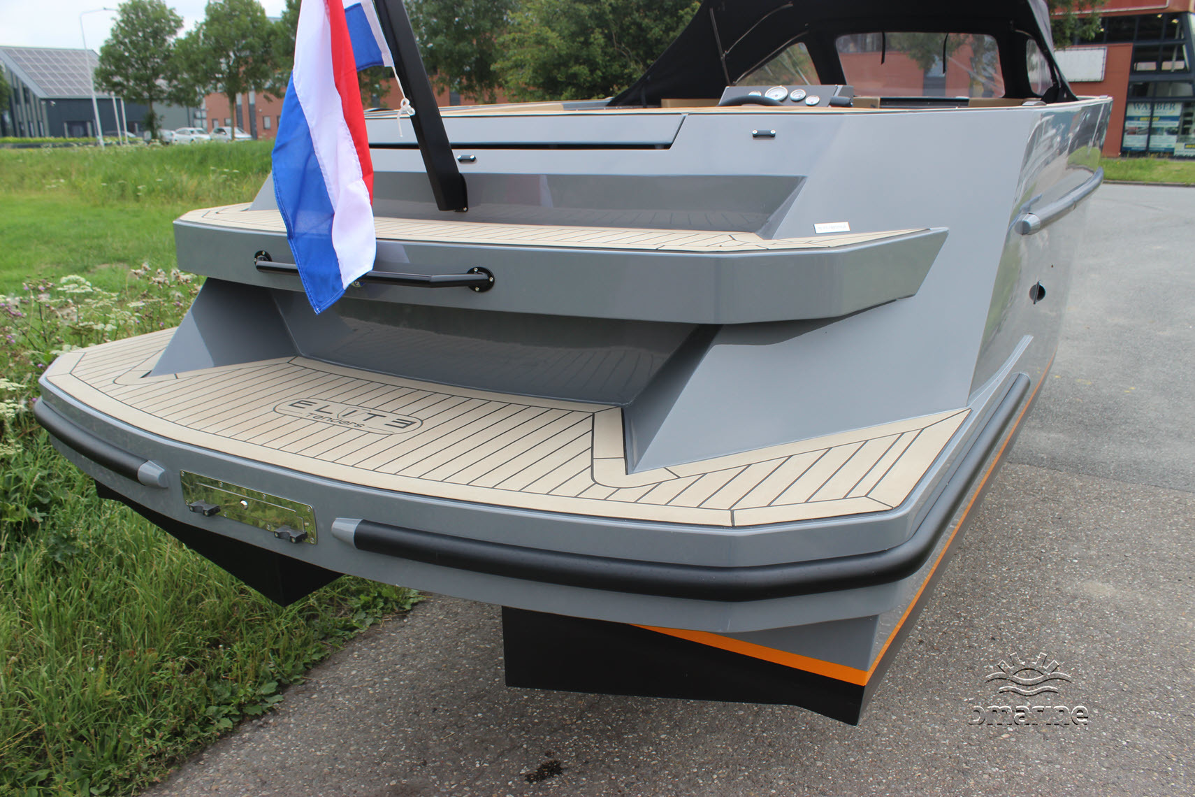 Elite 717 Tender
