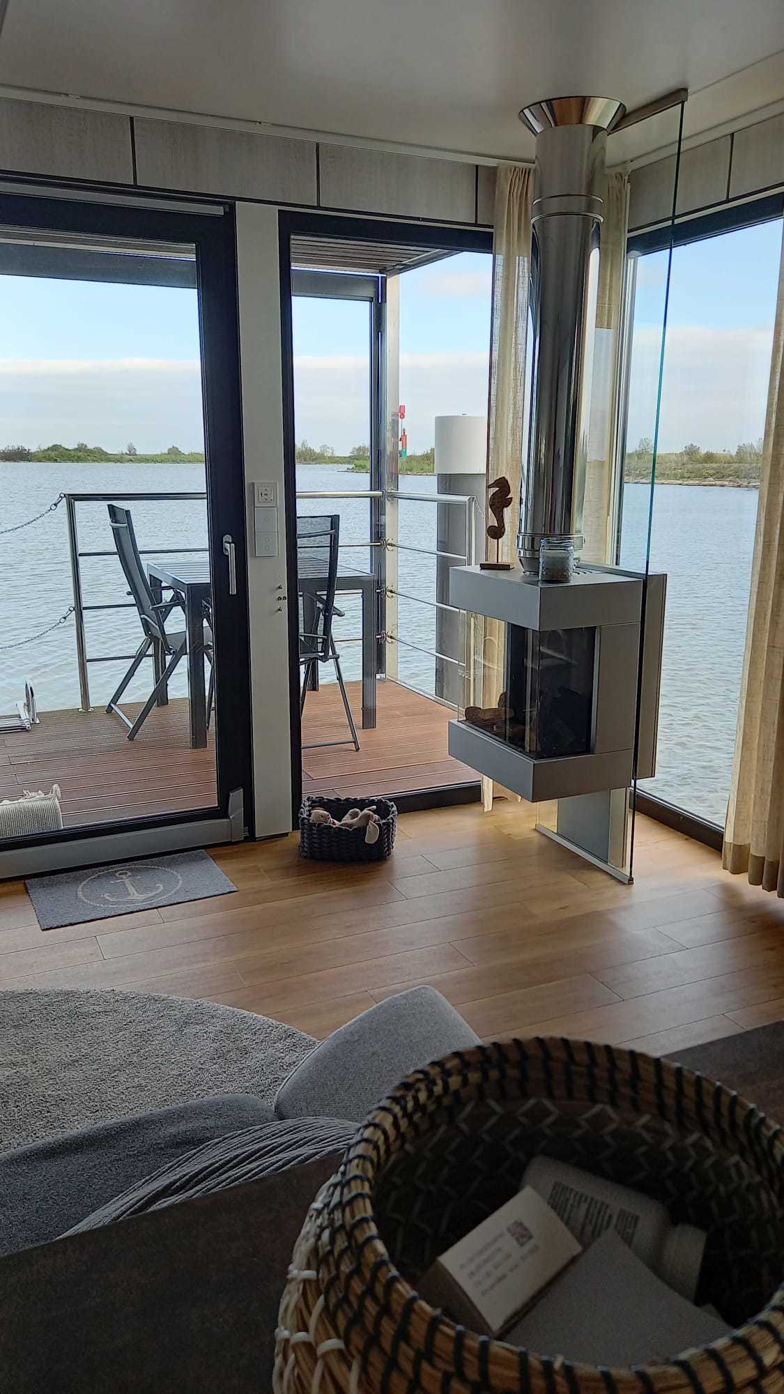 HT4 Houseboat Lelystad Ligplaats