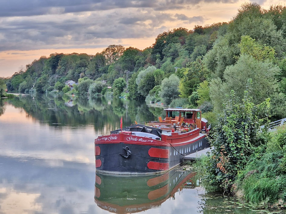 Spits Varend Woonschip 30.53 met UBC