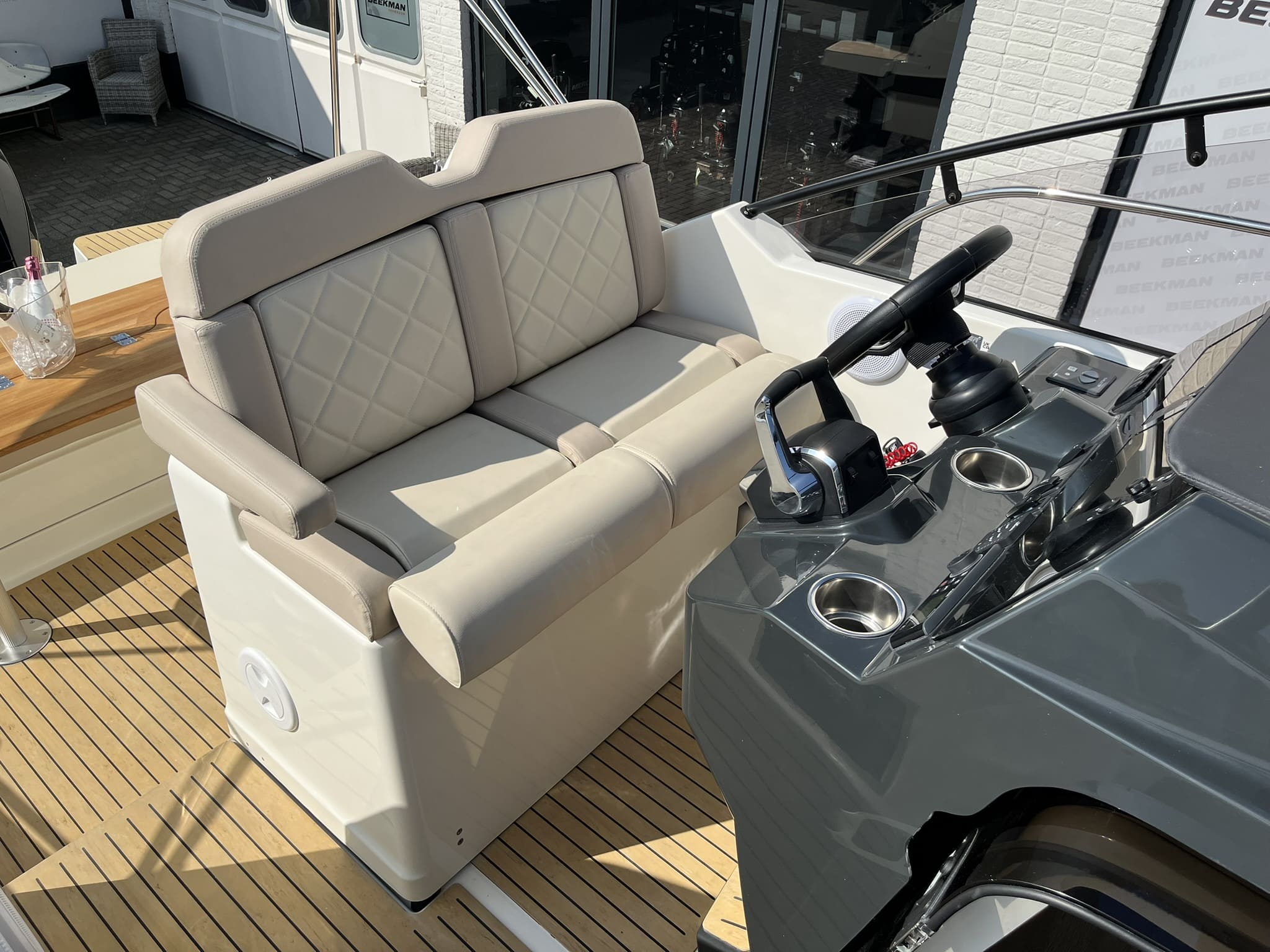 Quicksilver 875 Sundeck