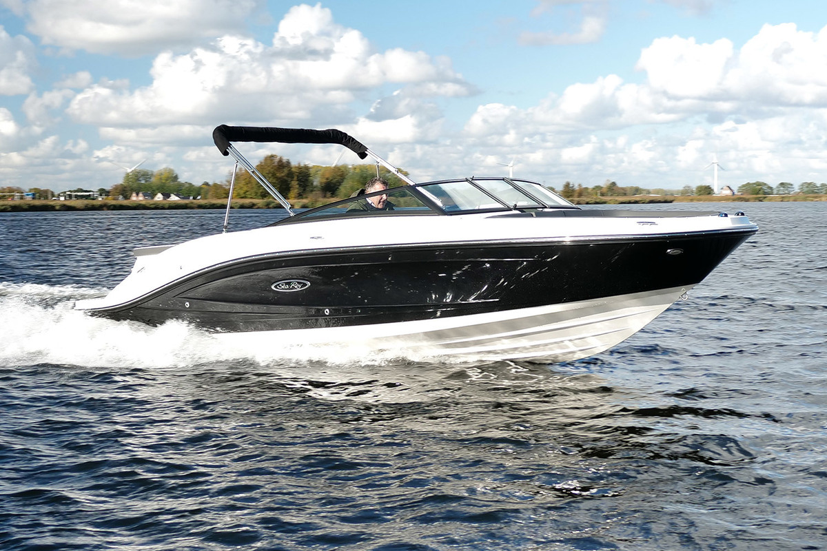 Sea Ray SPX 230