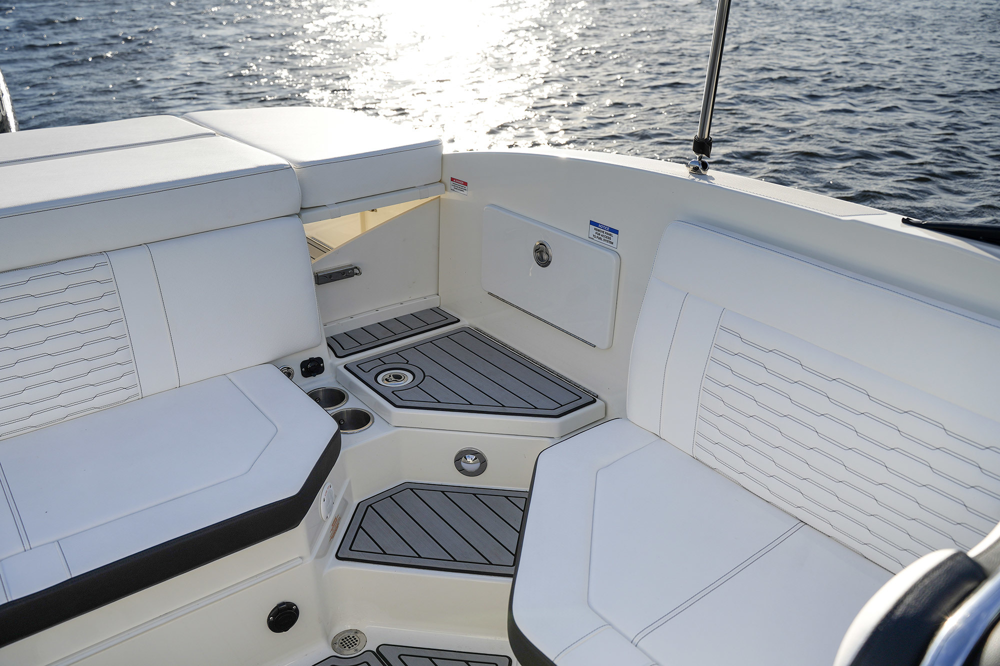 Sea Ray SPX 230 Outboard