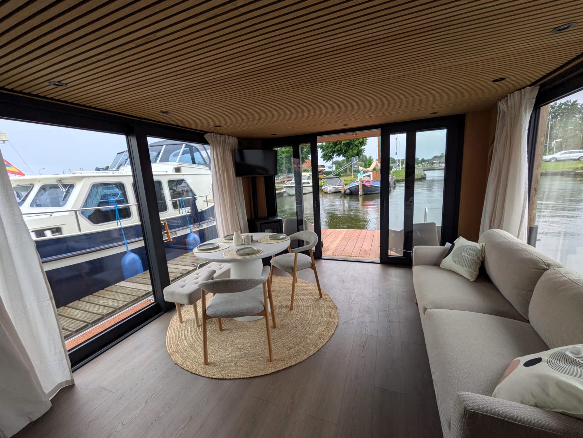Surla 12 Houseboat Terherne (koop)ligplaats Beschikbaar