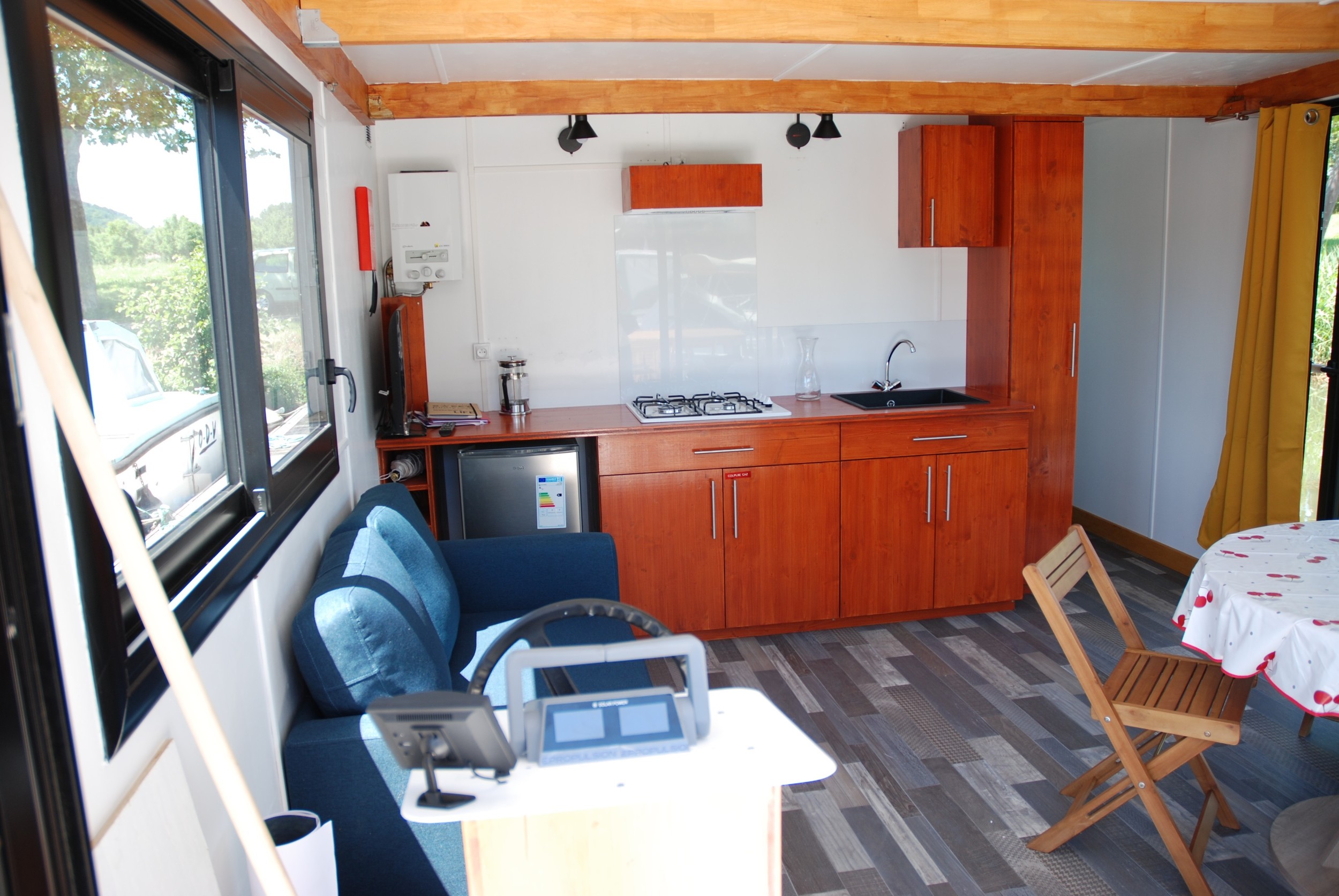 PHOEBUS COCHE SOLAIRE  LECTRICAL SELF POWERED BOAT Catamaran Standaard