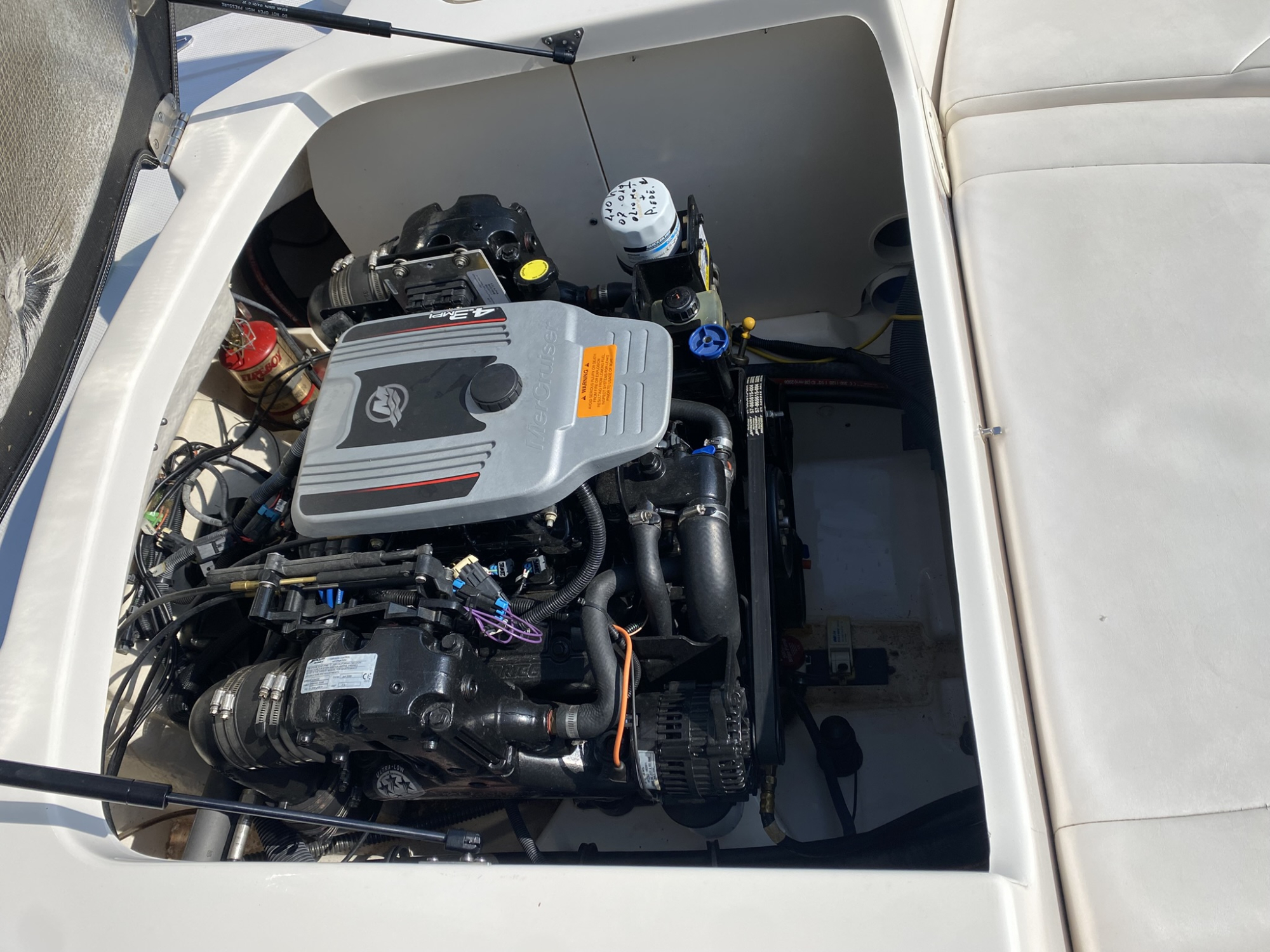 Chaparral Chapparral 206 ssi met Mercruiser 4.3MPI 220 pk!