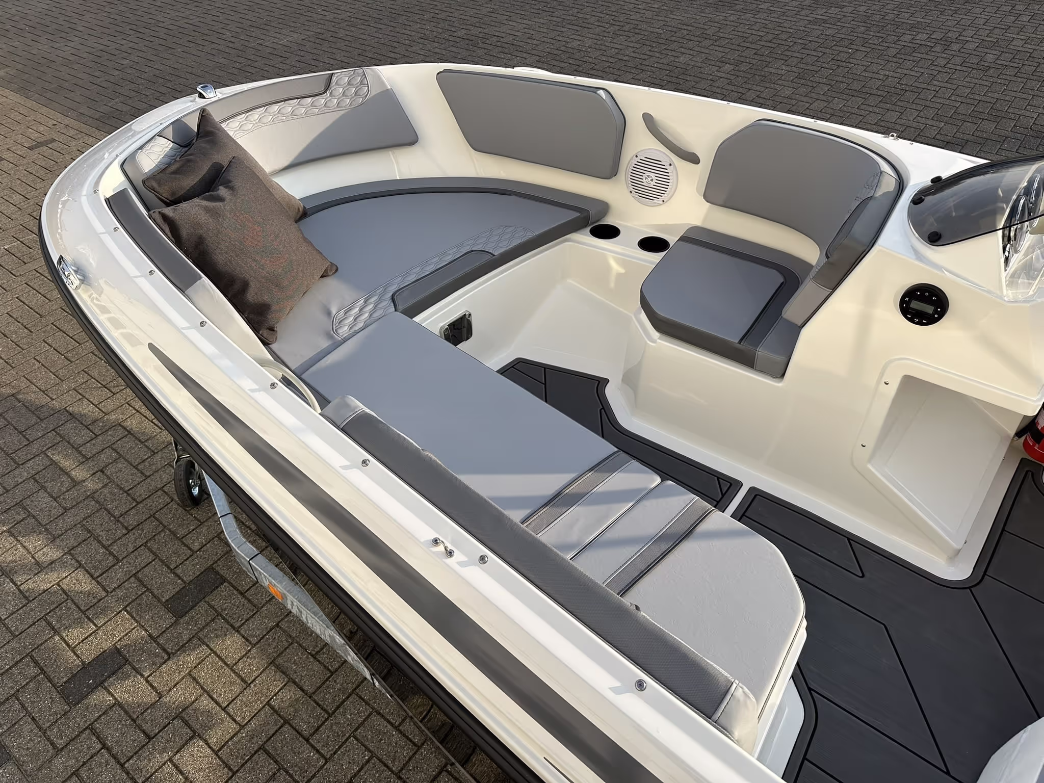 Bayliner Element M15