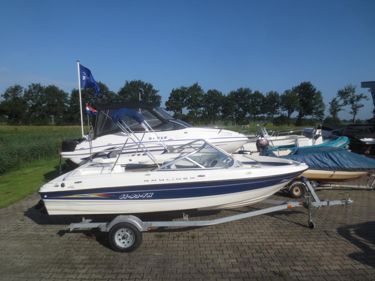 Bayliner 185 Capri Bowrider hoofdfoto: 1