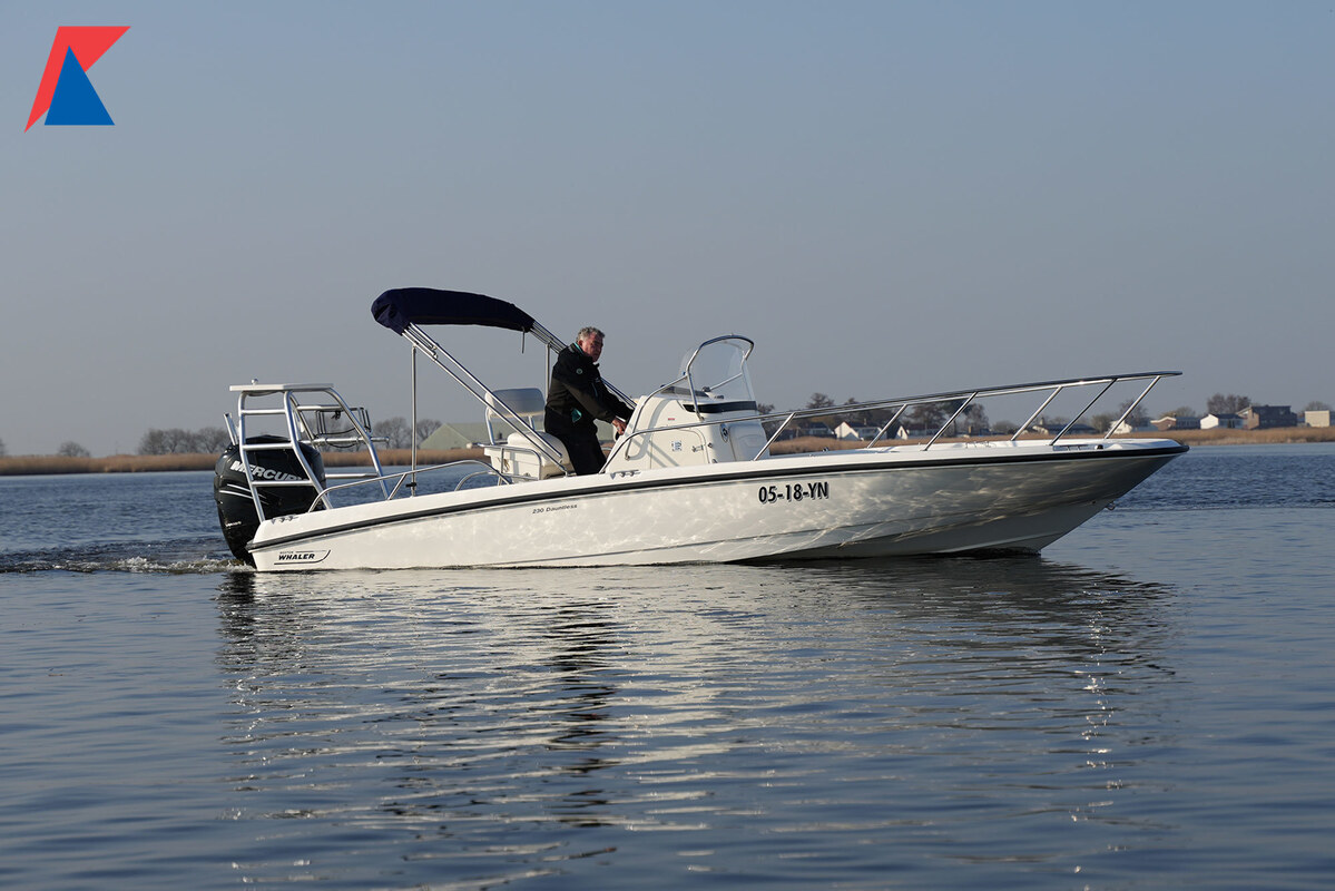Boston Whaler 230 Dauntless hoofdfoto: 1