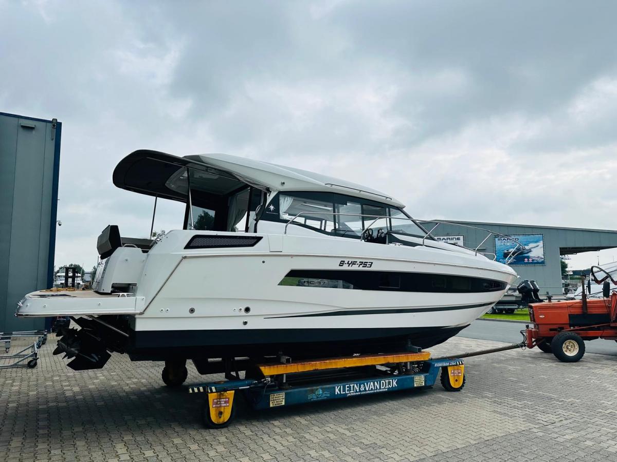 JEANNEAU NC37 met slechts 87 uur!