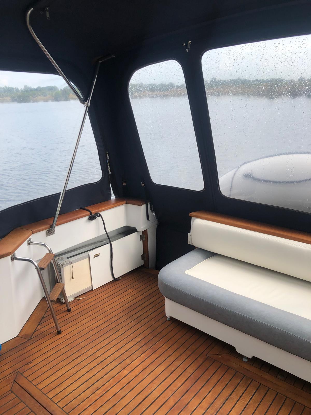 Sea Ray 400 Express Cruiser