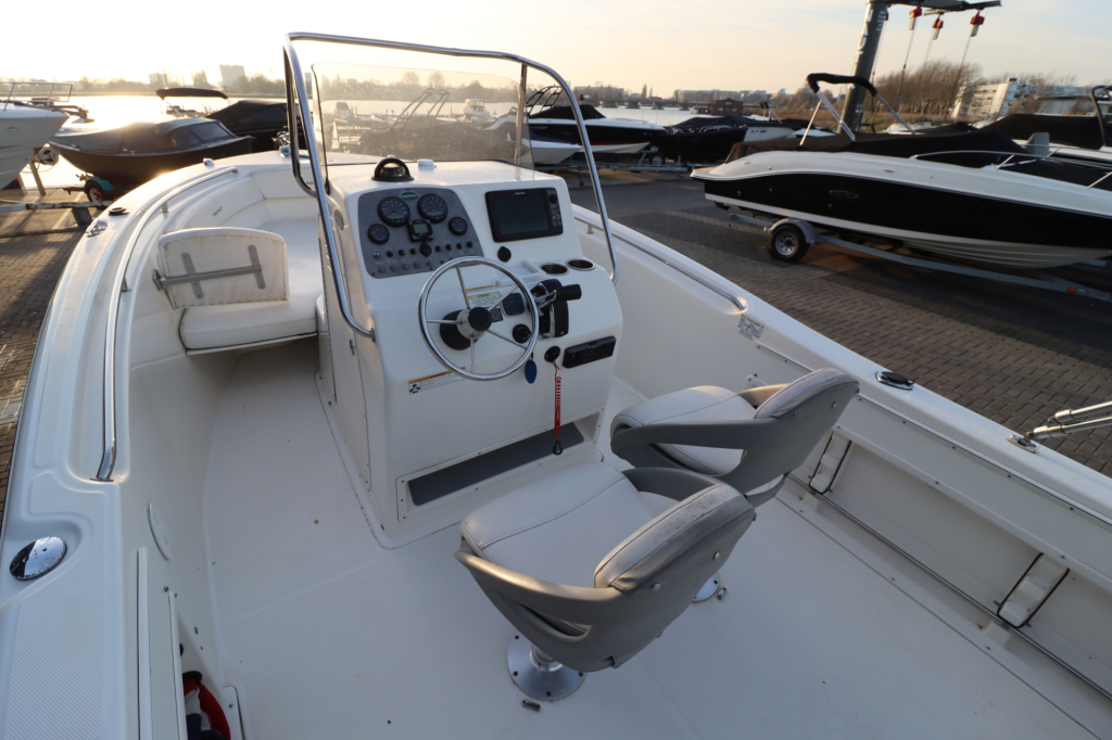Trophy 2203 Center Console