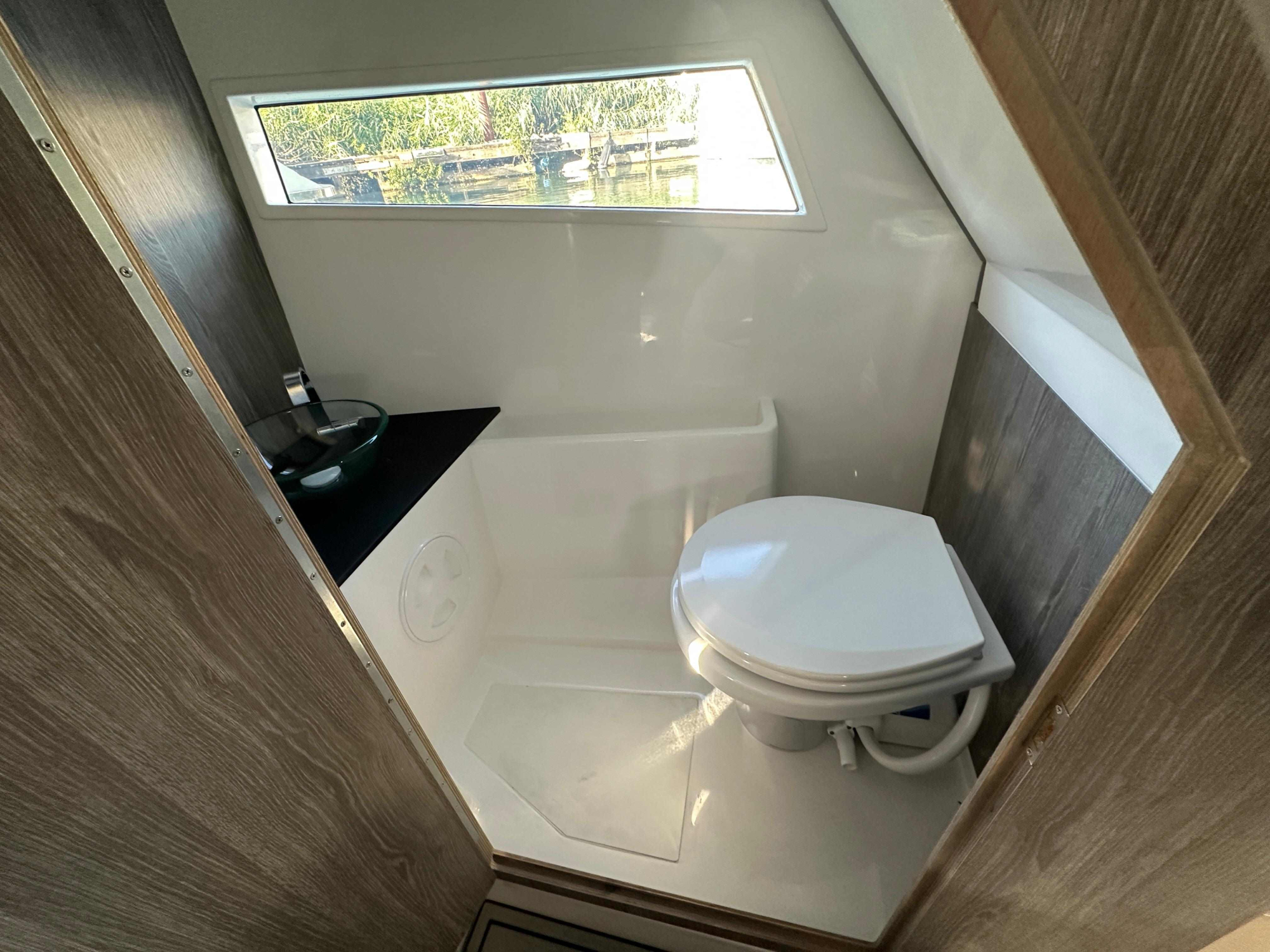 Maxima Boats 800 Cabin zwart - wit met Honda 250 pk op voorraad!