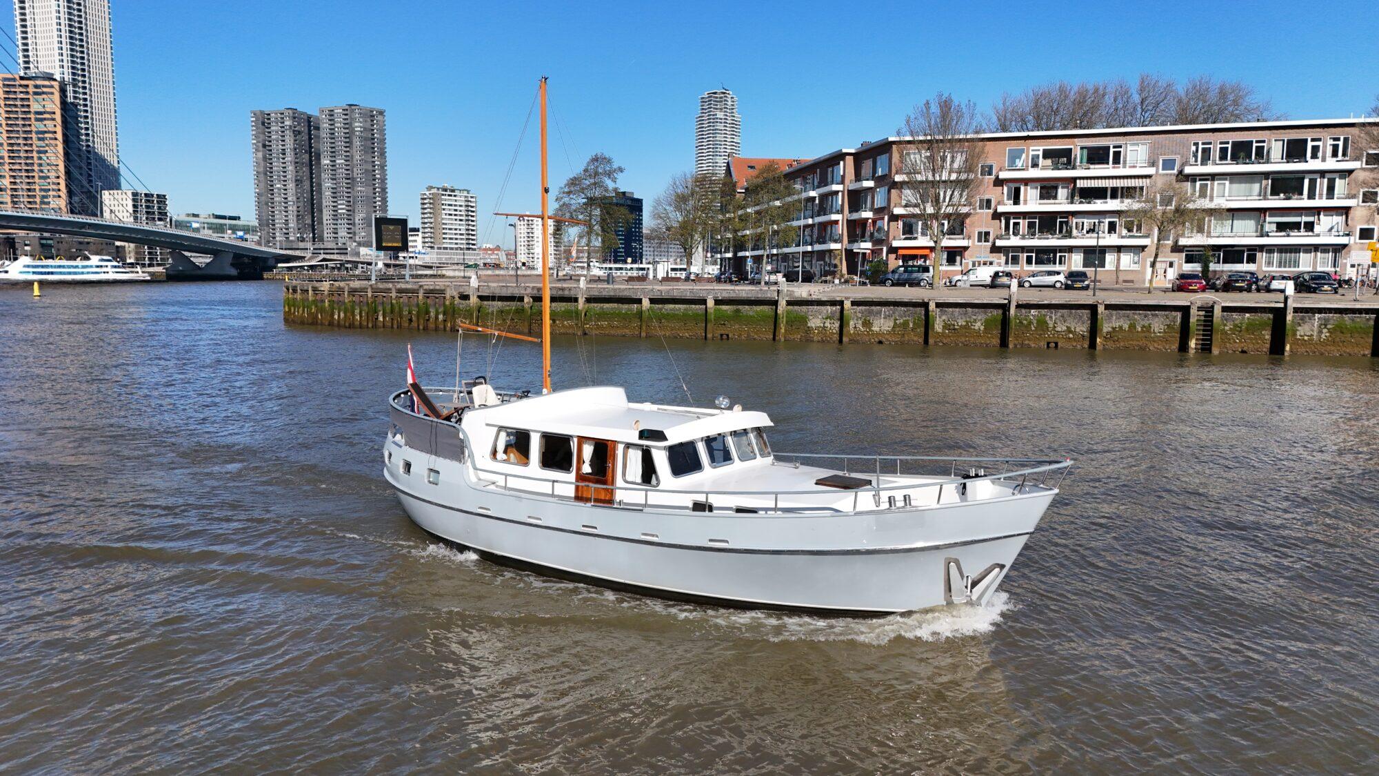 Pieter Beeldsnijder Pieter Beeldsnijder Rondspantkotter 12.85 AK