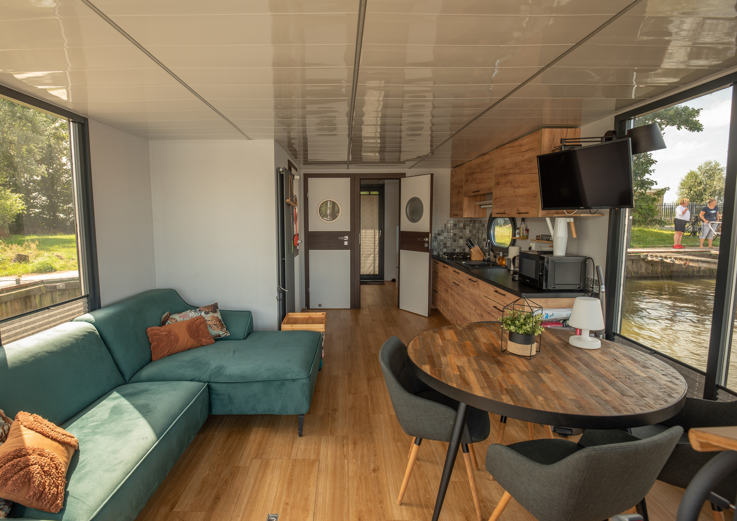 Campi 400 Houseboat Met Ligplaats En Chartermogelijkheid
