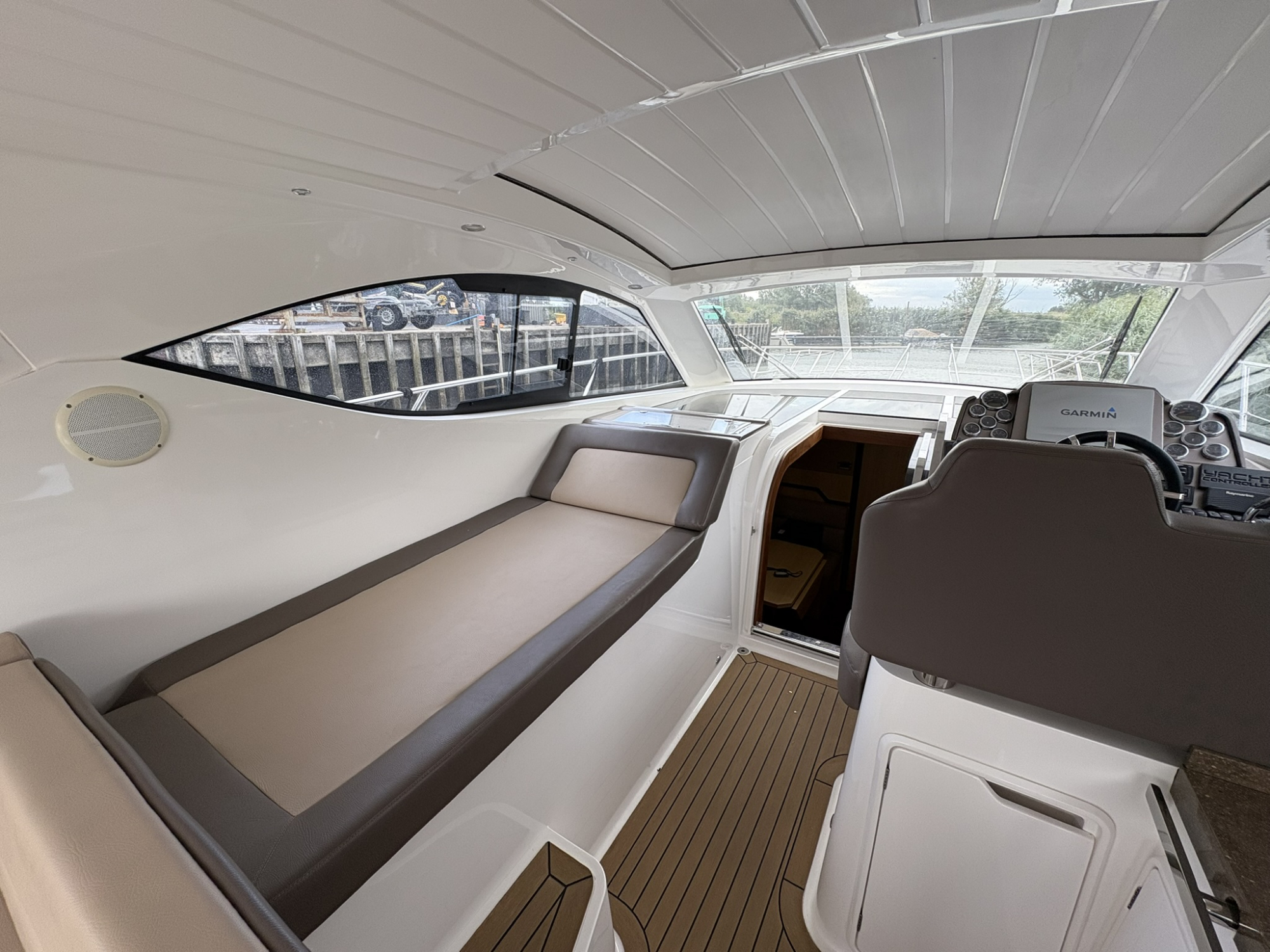 Galeon Yachts Galeon 405 HTL met 2x Volvo Penta D4 260 pk