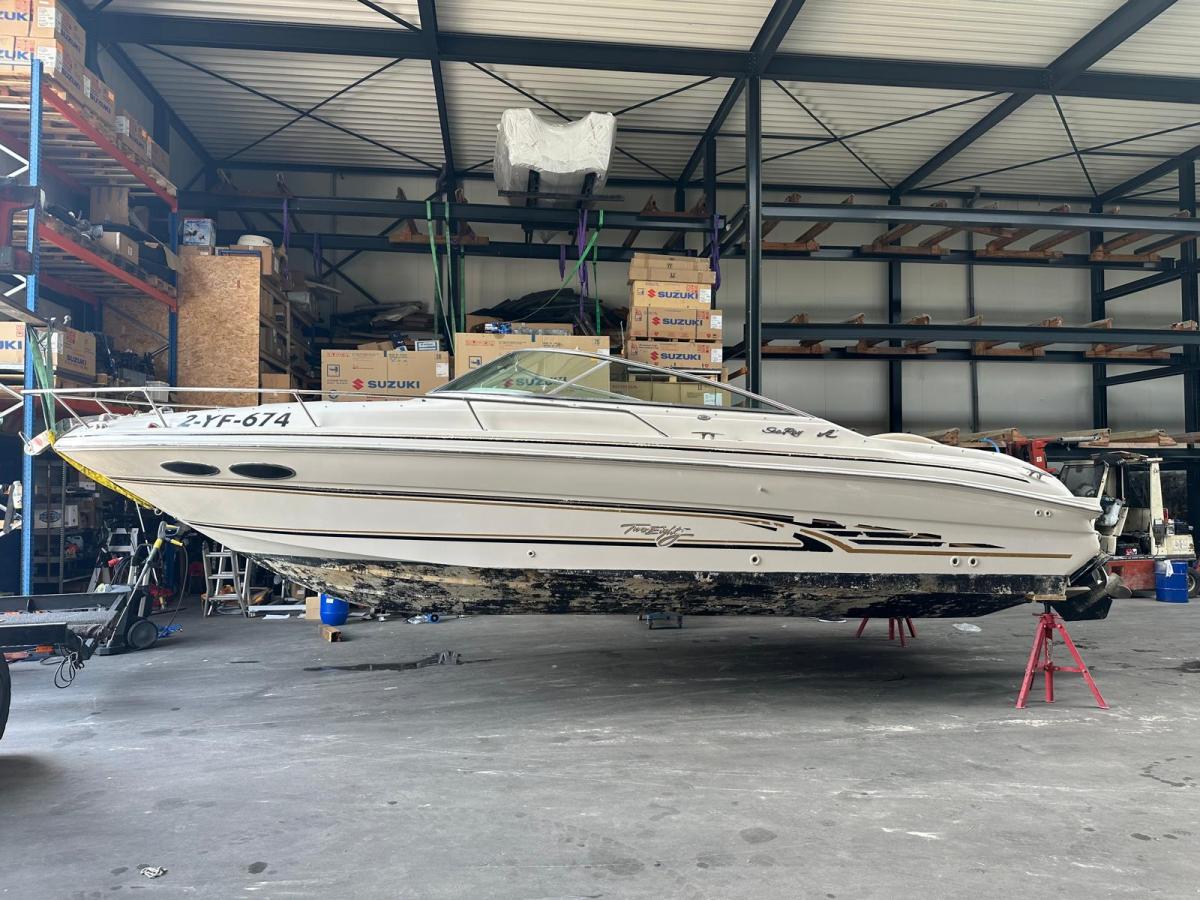 Sea Ray 280 SunSport Cuddy Cabin