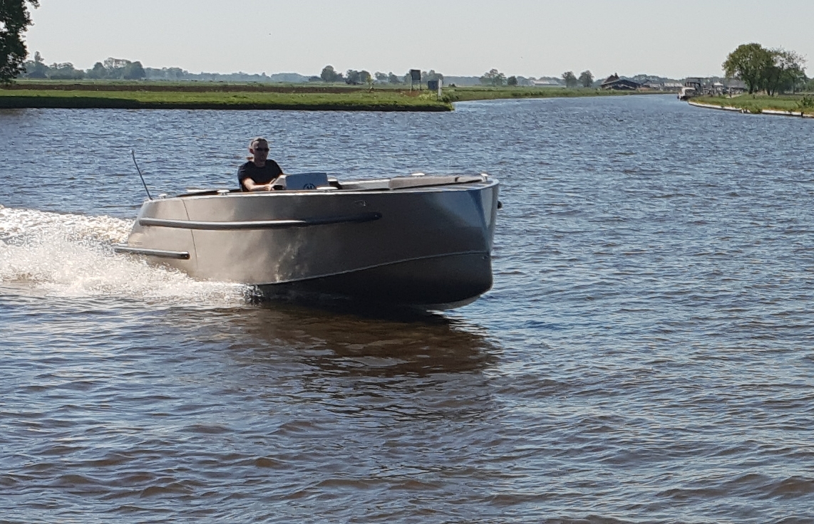 Van Vossen VanVossen Tender 650 (sport)