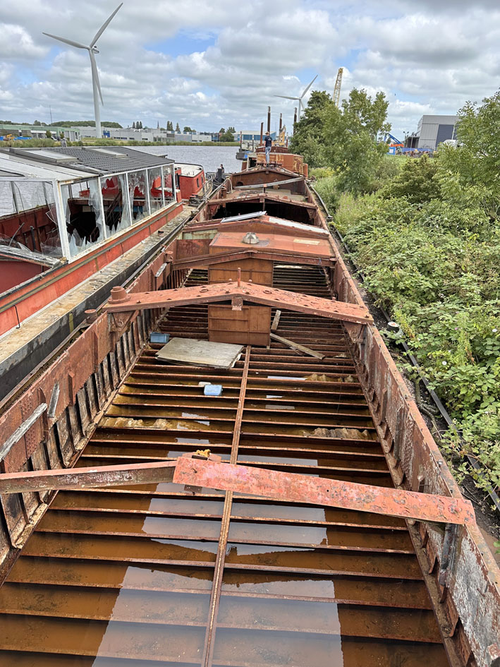 Luxe Motor Elizabeth III 42.46 casco