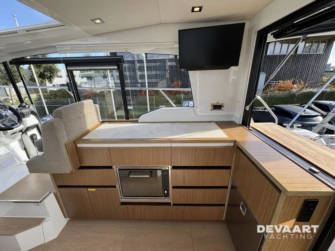 Sealine C335