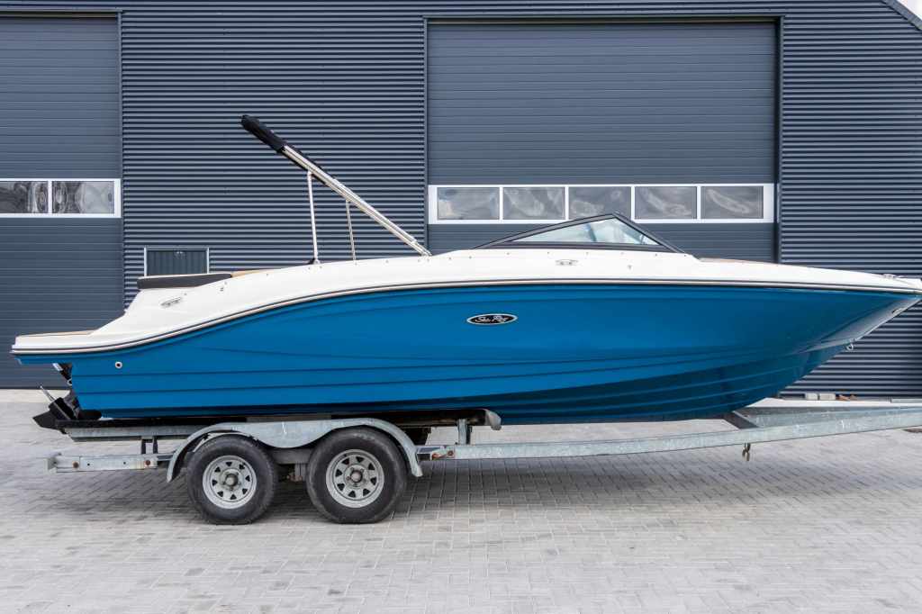 Sea Ray SPX 210