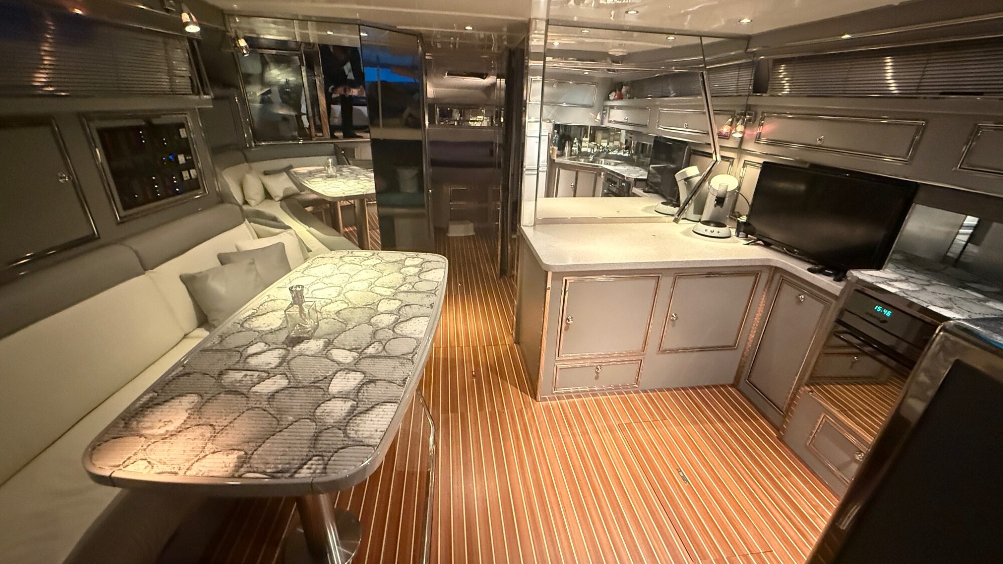Sea Ray 400 Express Cruiser