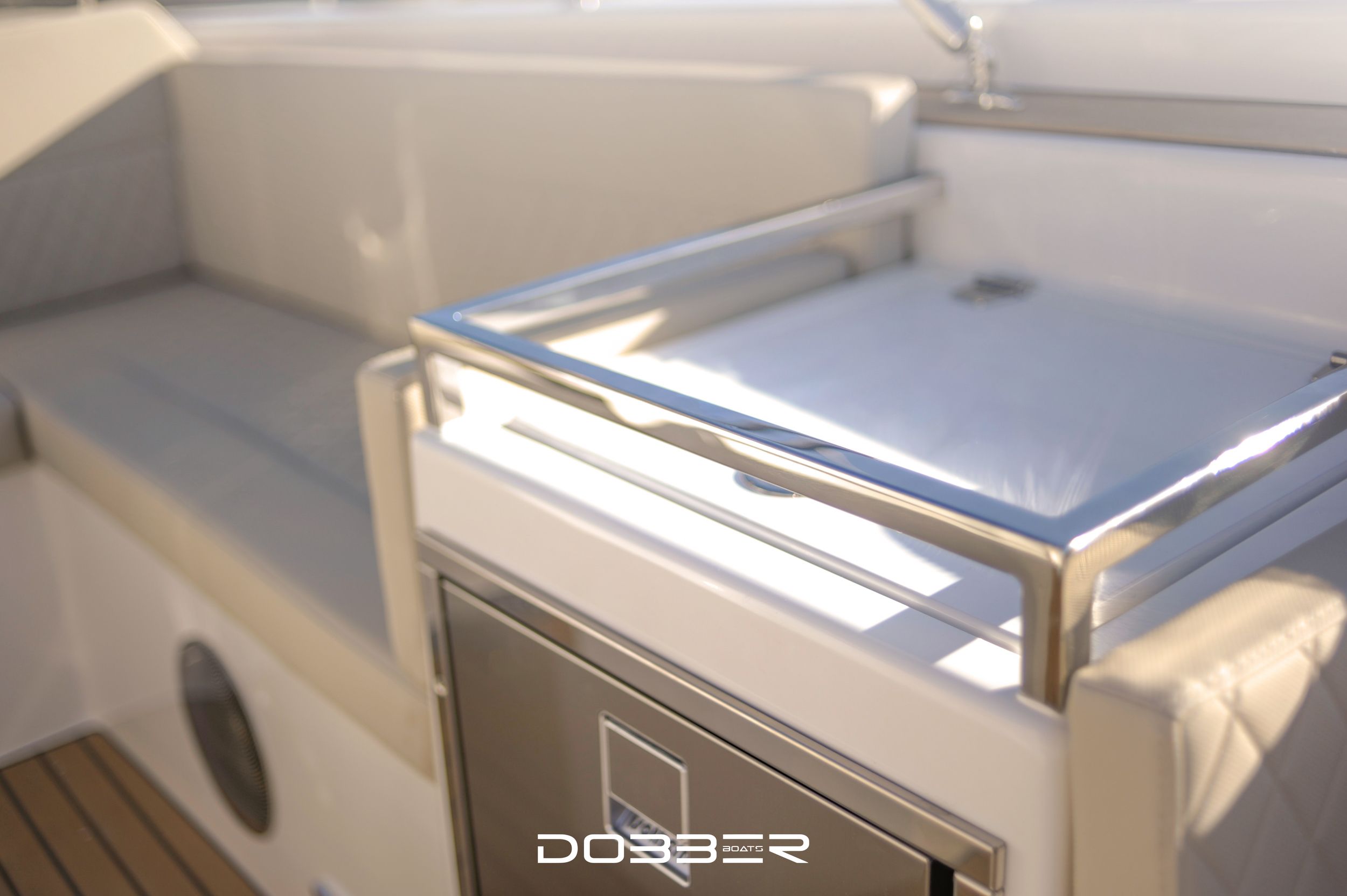 DOBBER 750 Tender