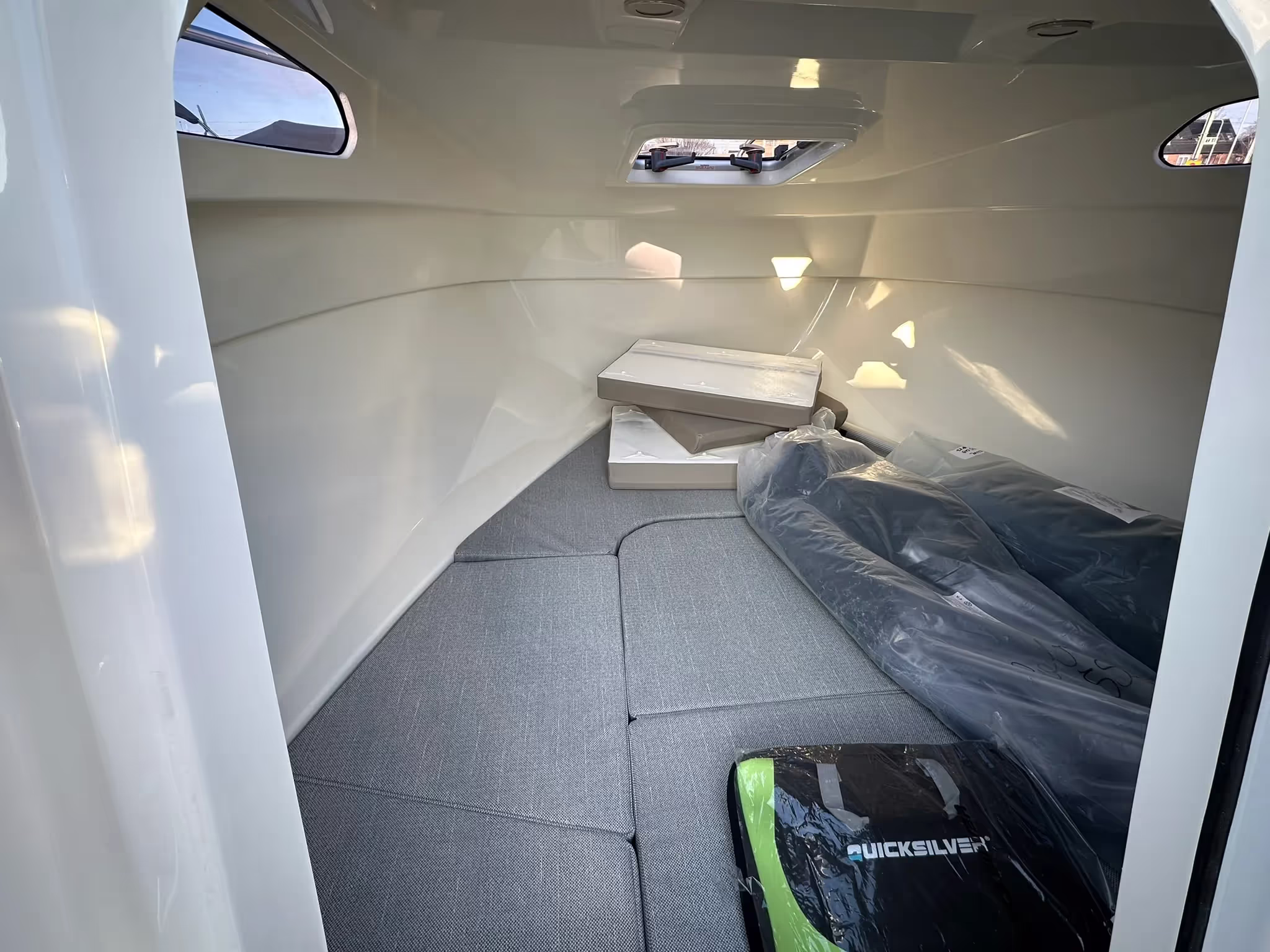 Quicksilver 555 Cabin
